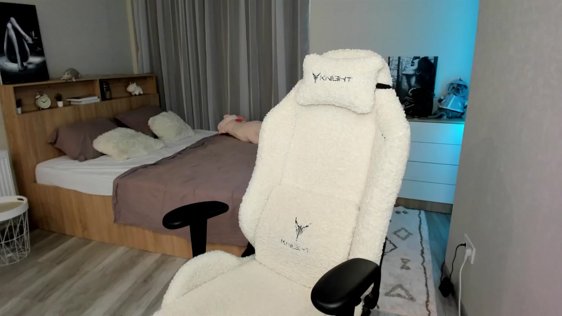 Gallery image thumbnail from Ellies_Smile's myfreecams stream on, 08/13/2024, 14:25 image 7 of 20