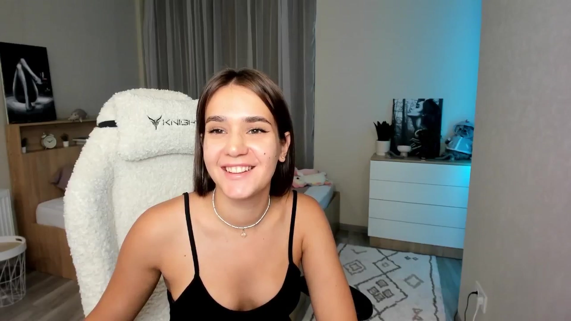 Gallery image thumbnail from Ellies_Smile's myfreecams stream on, 08/13/2024, 15:30 image 19 of 20