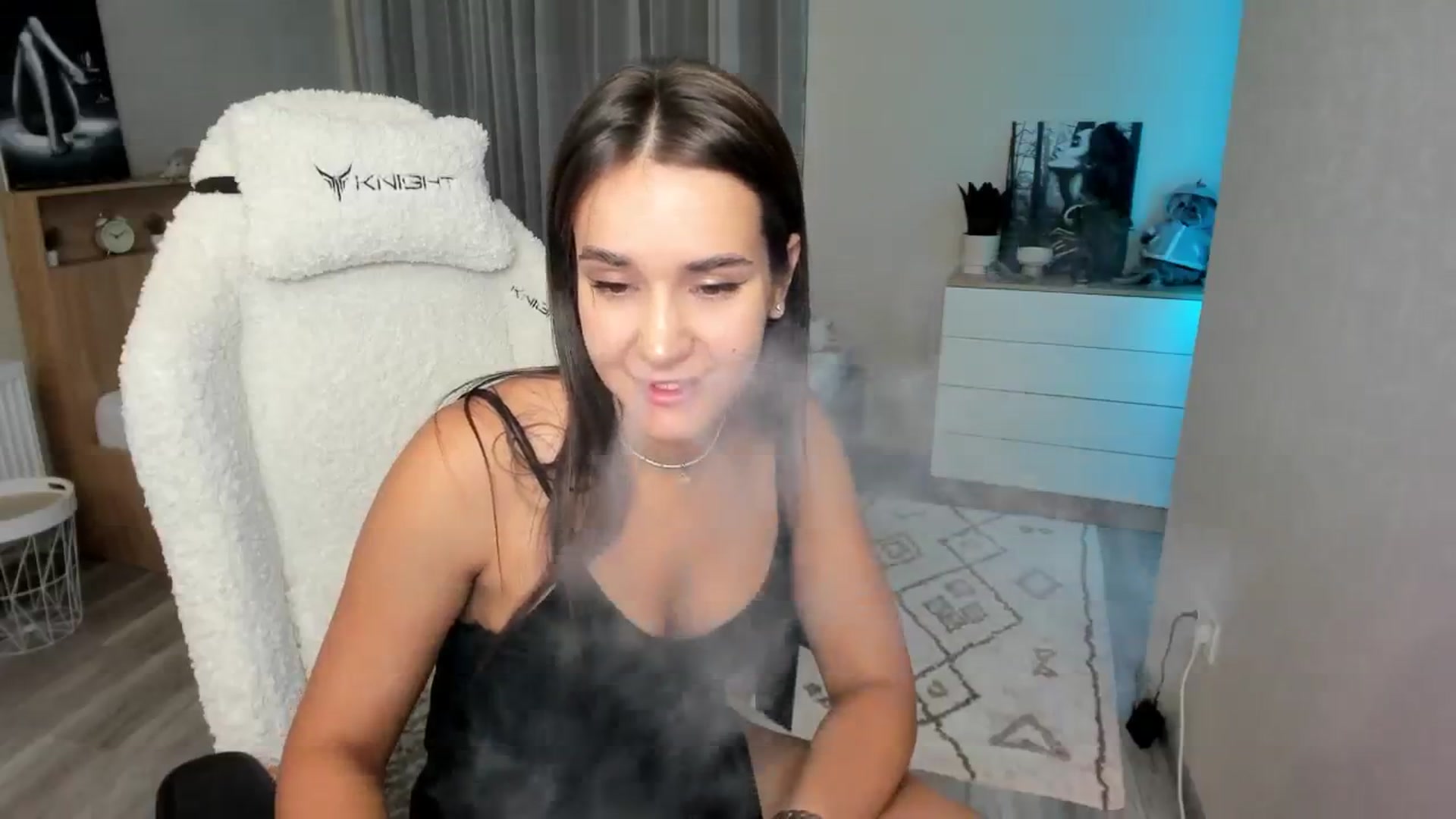 Gallery image thumbnail from Ellies_Smile's myfreecams stream on, 08/13/2024, 15:30 image 15 of 20
