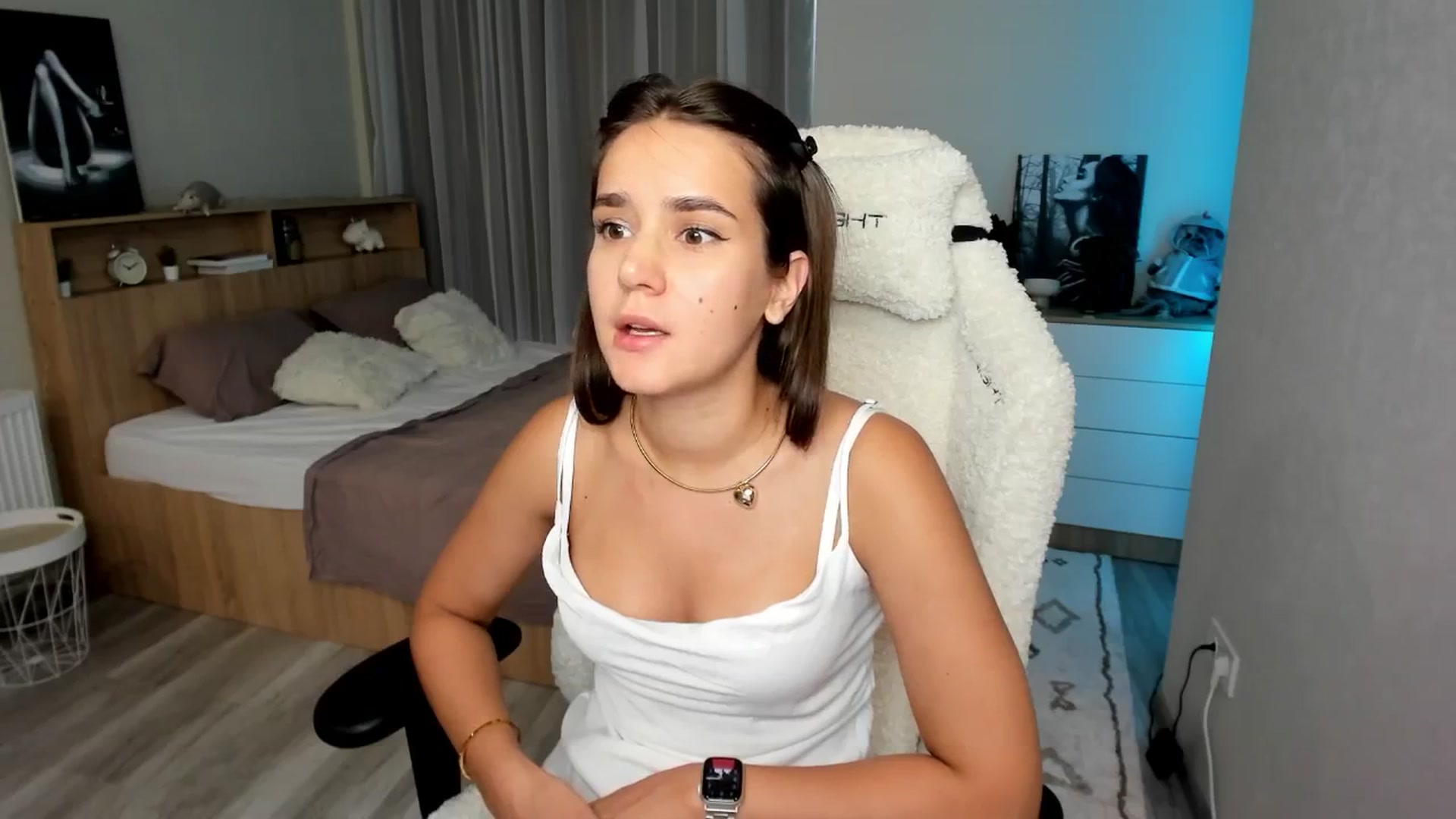 Gallery image thumbnail from Ellies_Smile's myfreecams stream on, 08/14/2024, 13:17 image 20 of 20