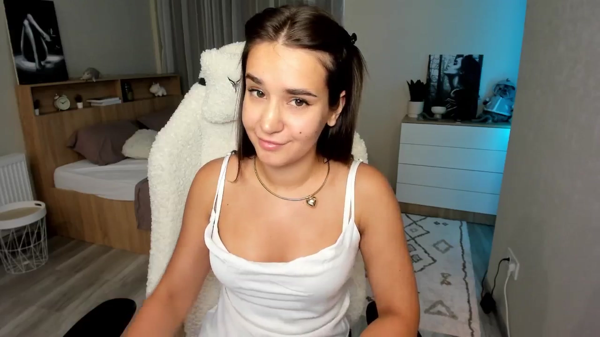 Gallery image thumbnail from Ellies_Smile's myfreecams stream on, 08/14/2024, 13:17 image 2 of 20