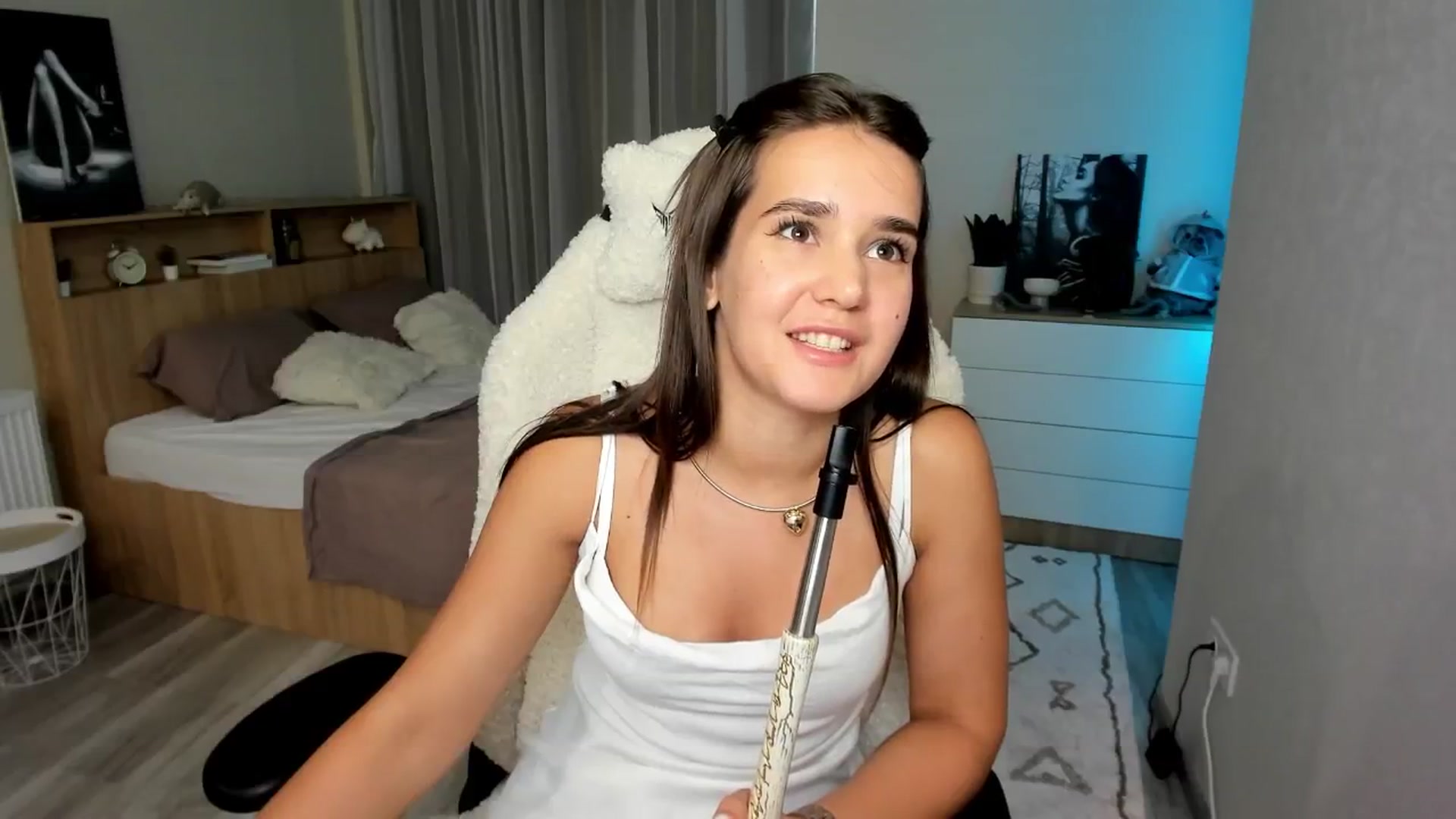 Gallery image thumbnail from Ellies_Smile's myfreecams stream on, 08/14/2024, 13:17 image 15 of 20