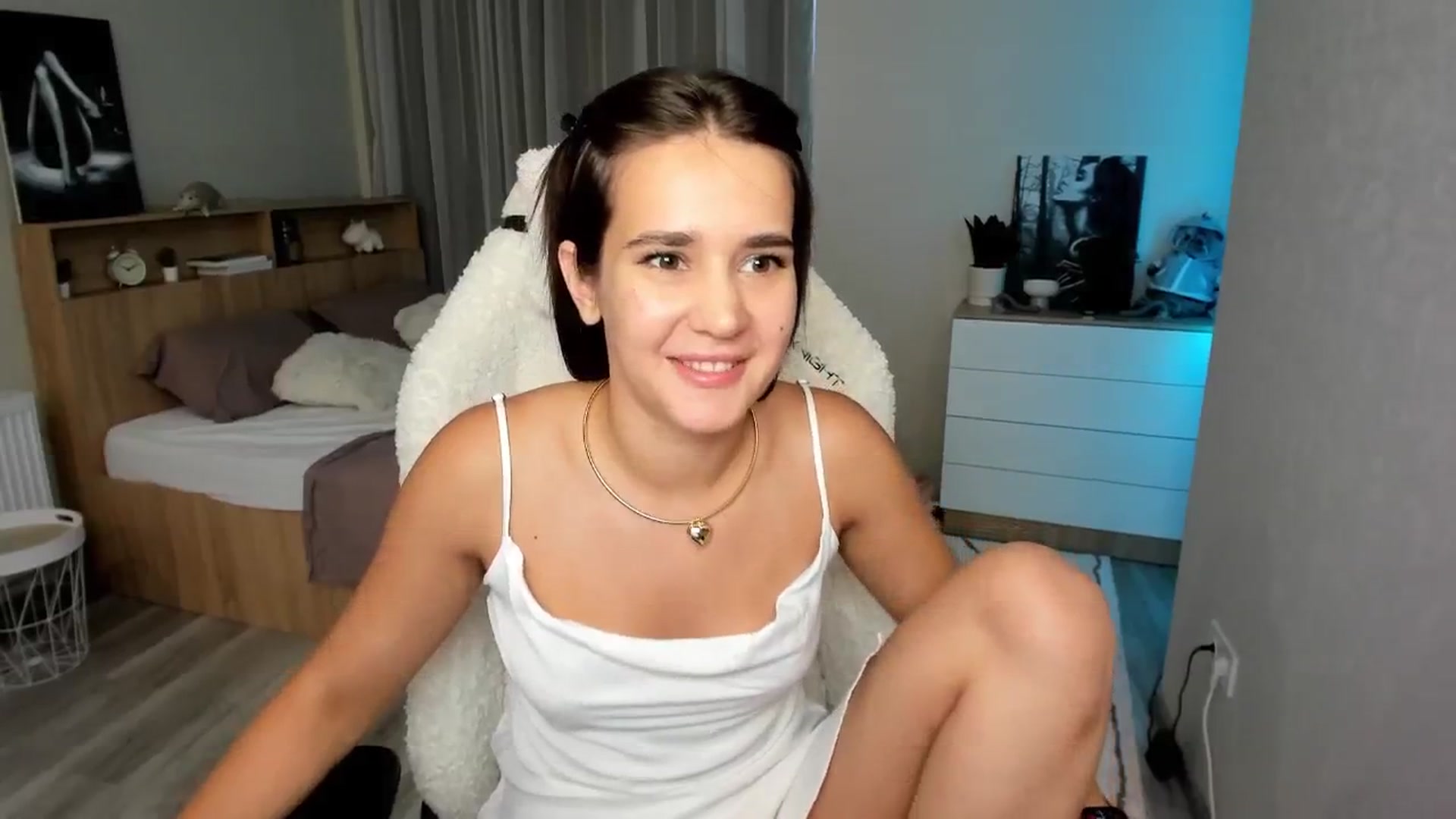 Gallery image thumbnail from Ellies_Smile's myfreecams stream on, 08/14/2024, 13:57 image 14 of 20