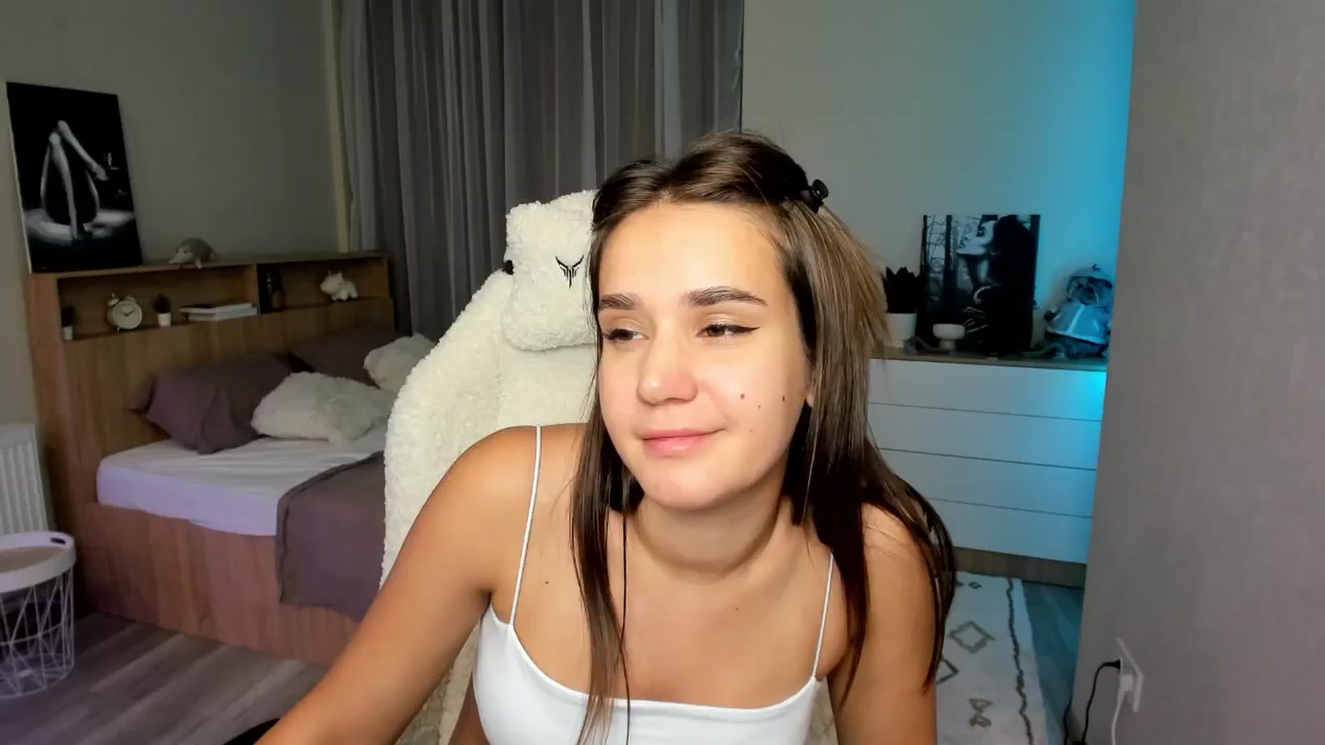 Gallery image thumbnail from Ellies_Smile's myfreecams stream on, 08/15/2024, 17:01 image 2 of 20
