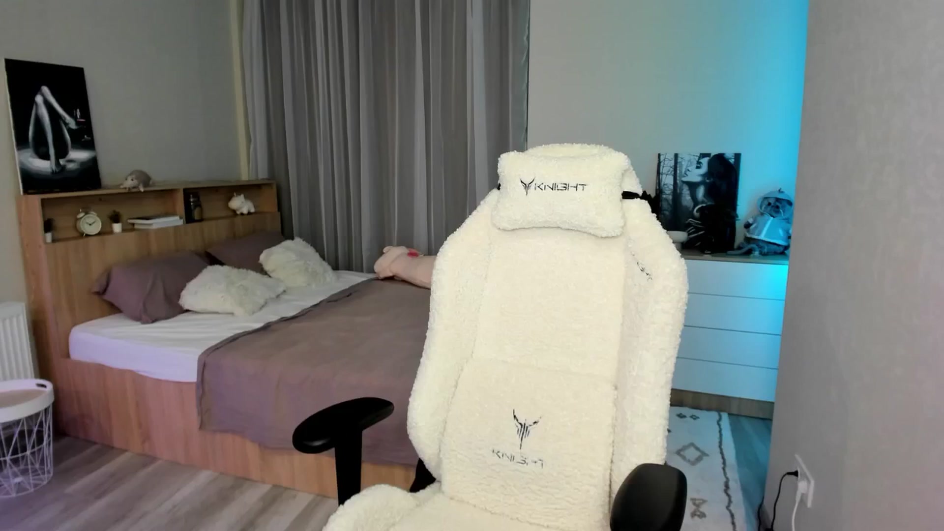 Gallery image thumbnail from Ellies_Smile's myfreecams stream on, 08/15/2024, 17:01 image 1 of 20