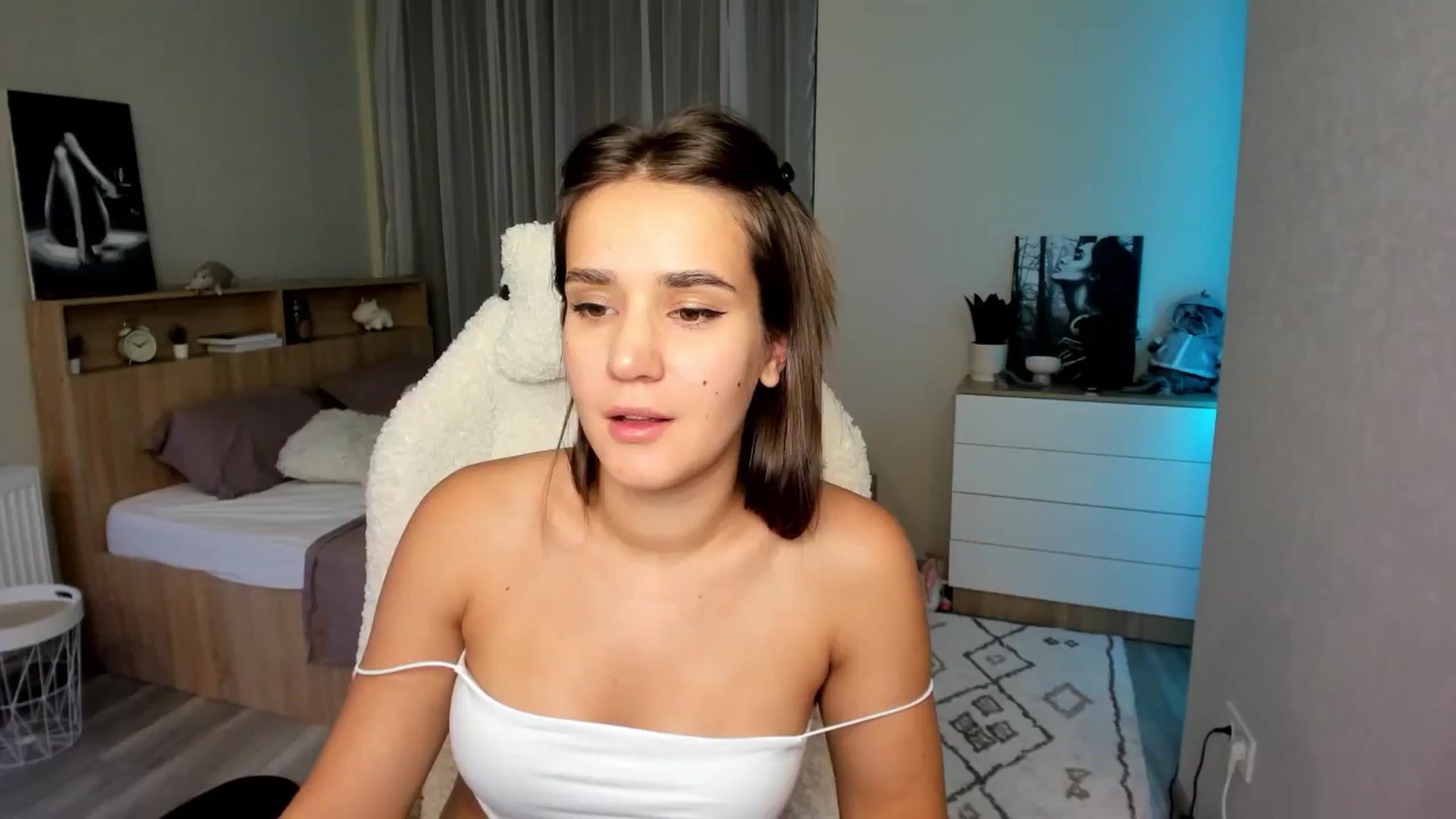 Gallery image thumbnail from Ellies_Smile's myfreecams stream on, 08/15/2024, 17:01 image 7 of 20