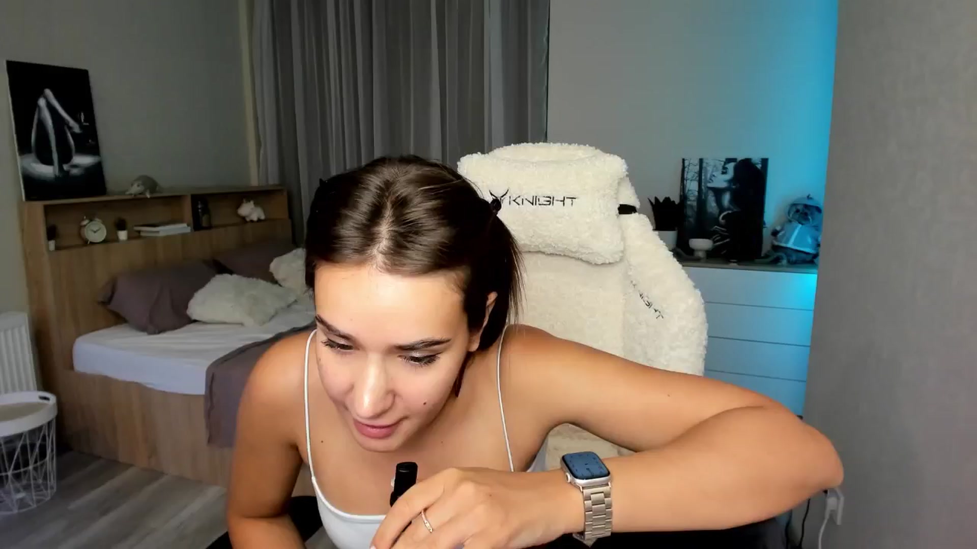 Gallery image thumbnail from Ellies_Smile's myfreecams stream on, 08/15/2024, 17:01 image 11 of 20