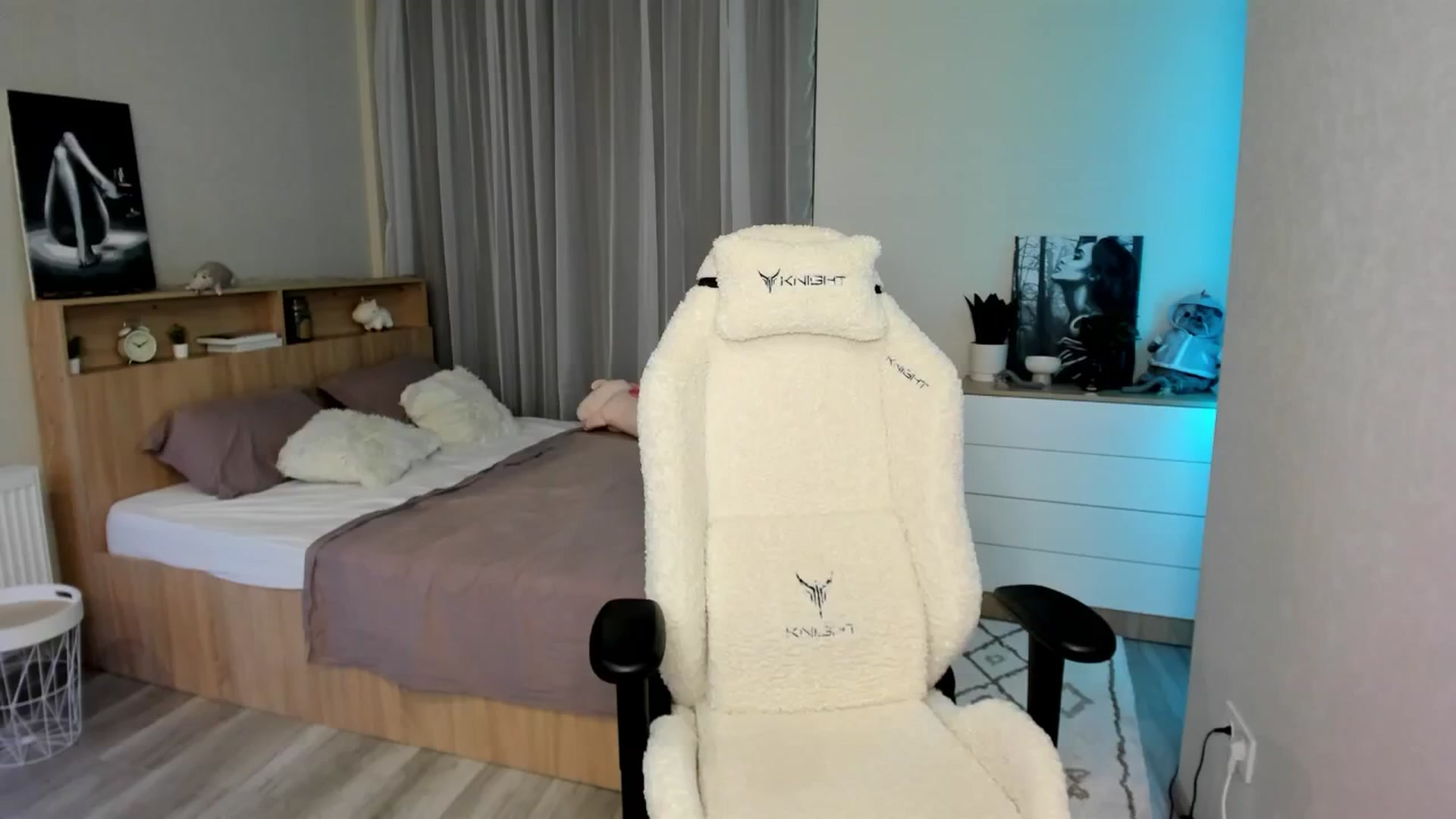 Gallery image thumbnail from Ellies_Smile's myfreecams stream on, 08/15/2024, 17:01 image 8 of 20