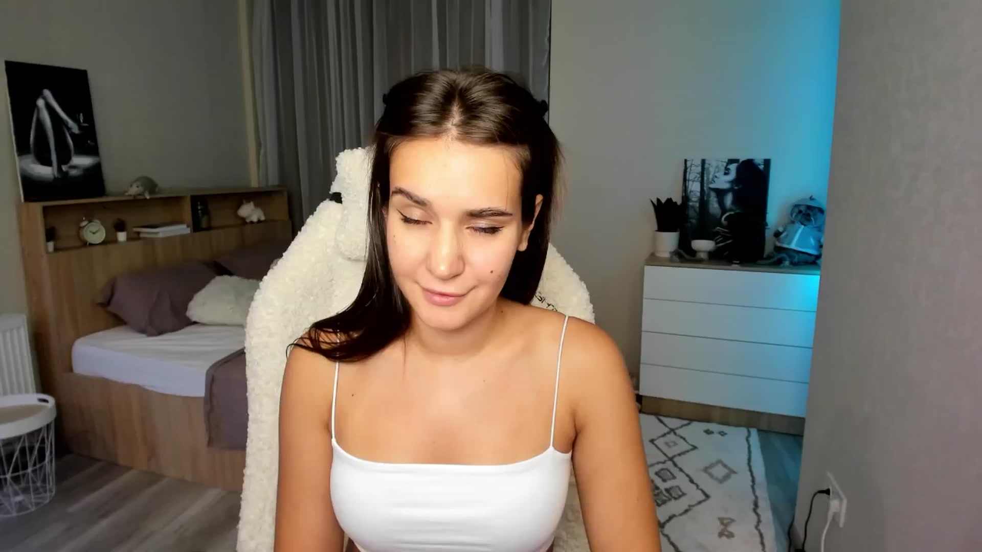 Gallery image thumbnail from Ellies_Smile's myfreecams stream on, 08/15/2024, 17:01 image 14 of 20