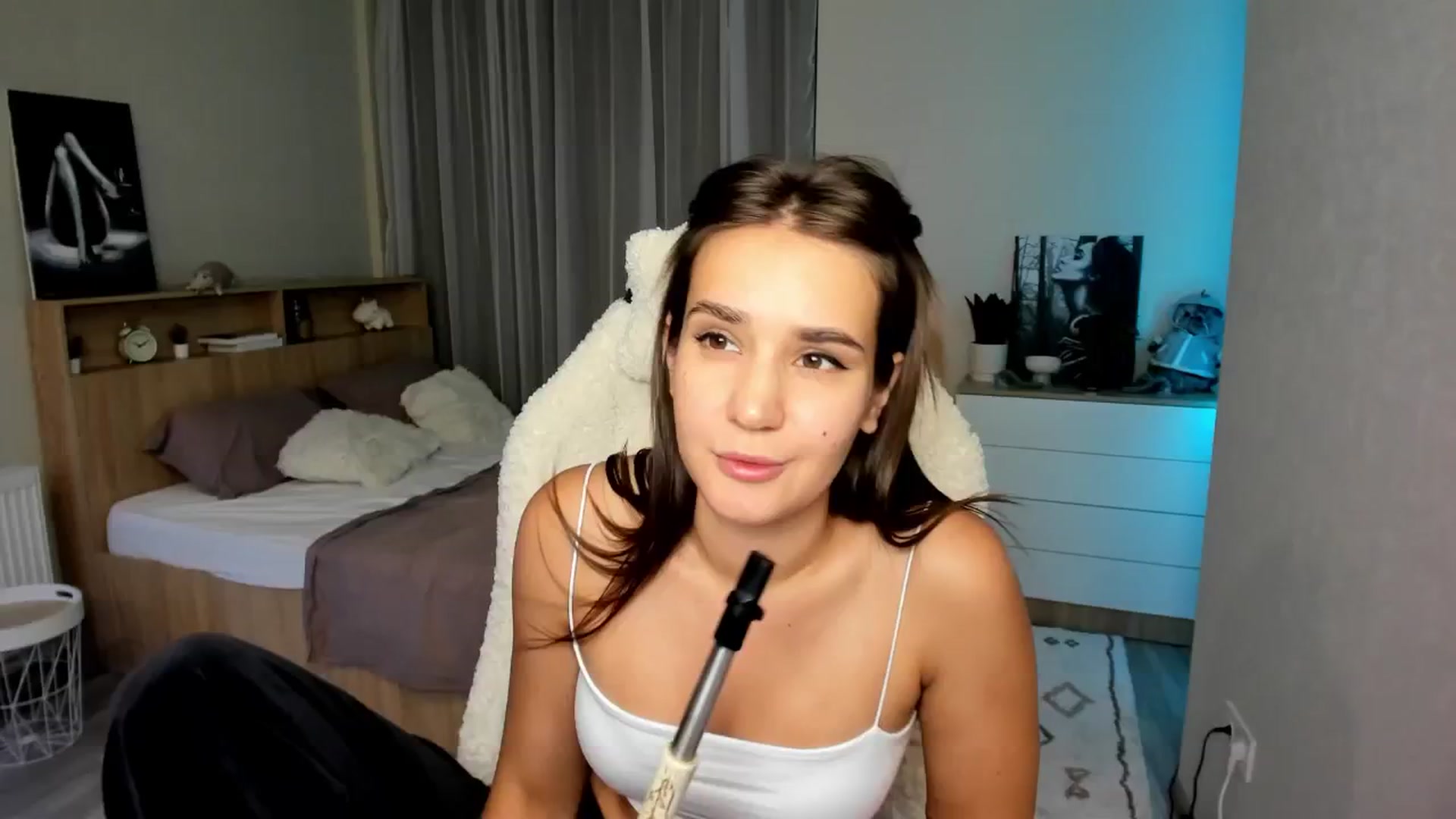 Gallery image thumbnail from Ellies_Smile's myfreecams stream on, 08/15/2024, 17:01 image 20 of 20