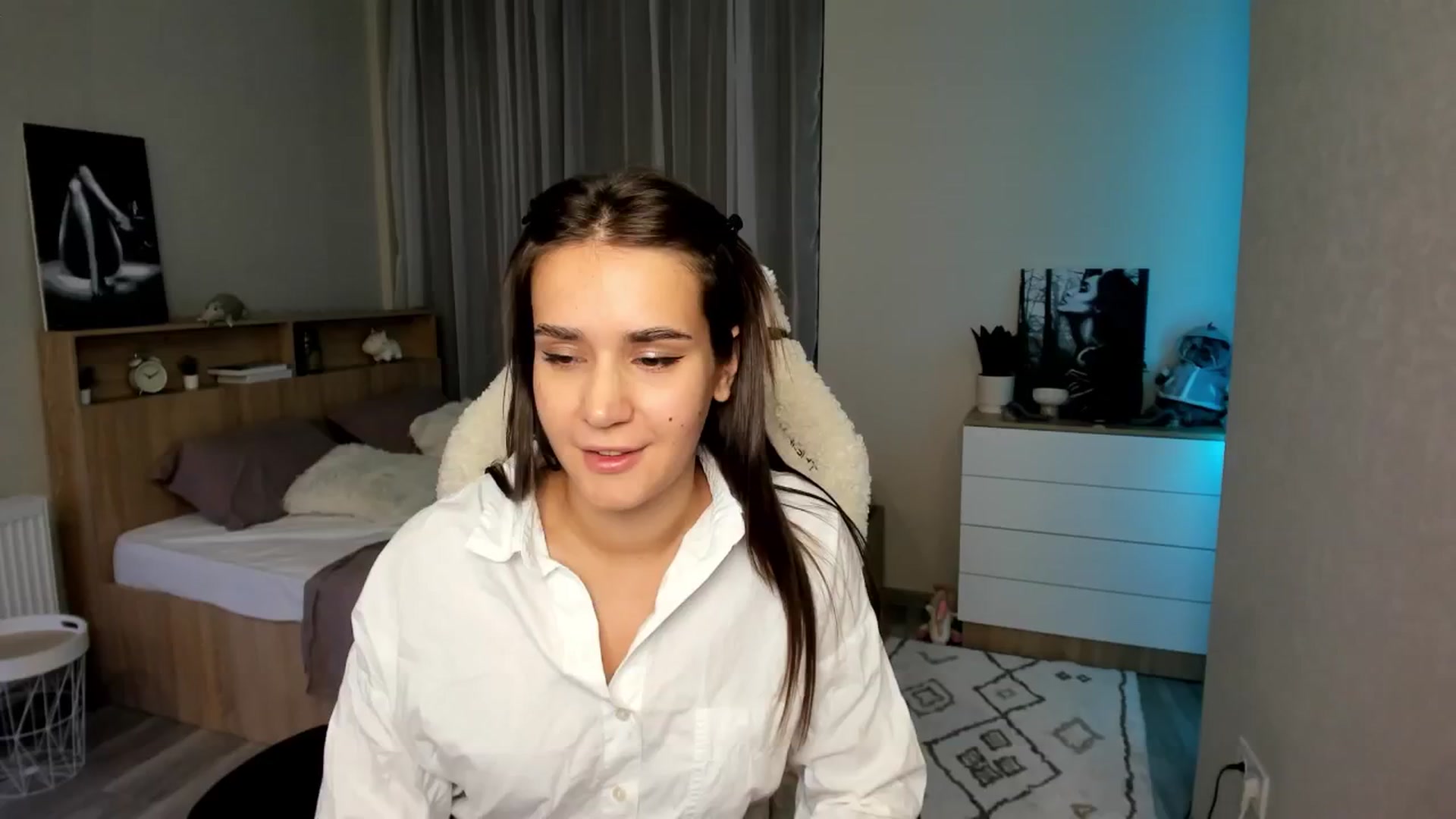 Gallery image thumbnail from Ellies_Smile's myfreecams stream on, 08/15/2024, 18:31 image 14 of 20