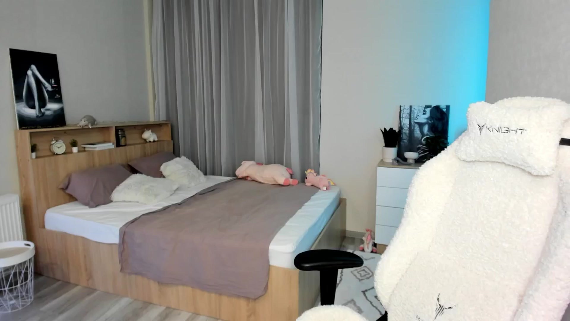 Gallery image thumbnail from Ellies_Smile's myfreecams stream on, 08/15/2024, 18:31 image 13 of 20