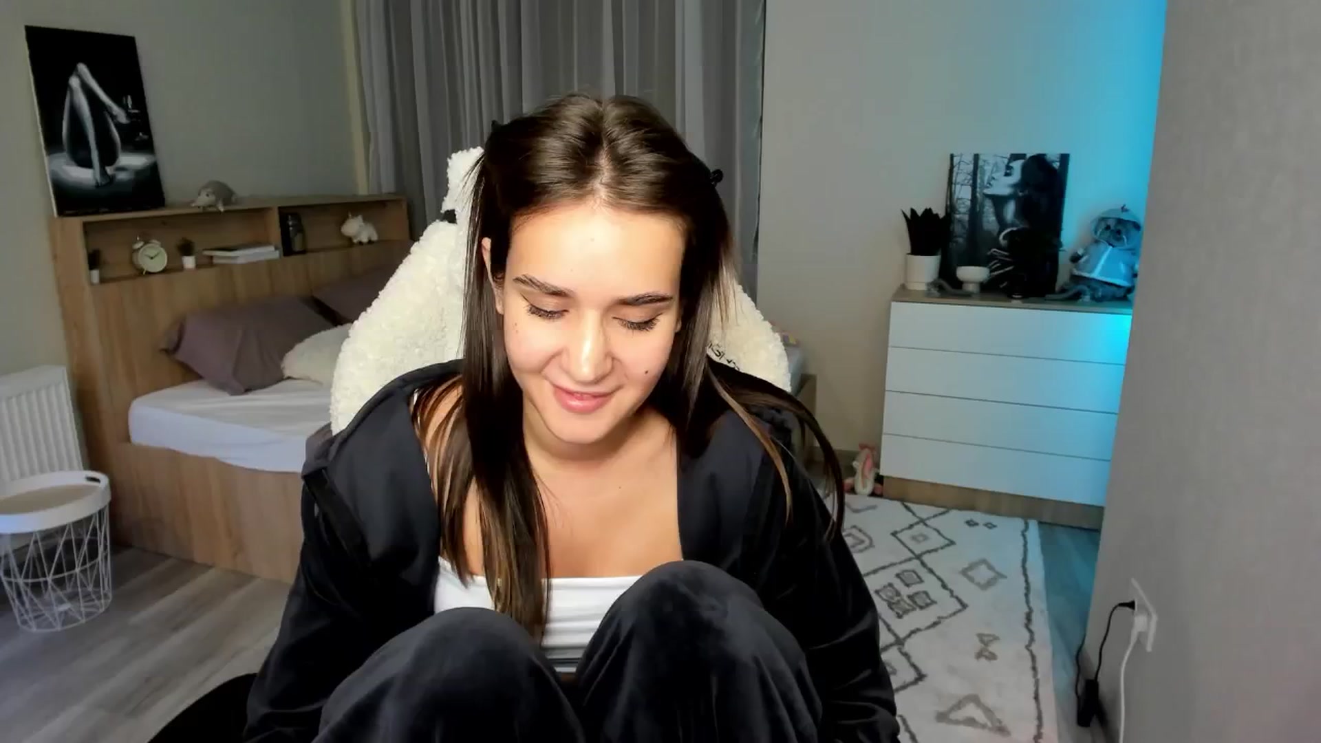 Gallery image thumbnail from Ellies_Smile's myfreecams stream on, 08/15/2024, 19:09 image 14 of 20