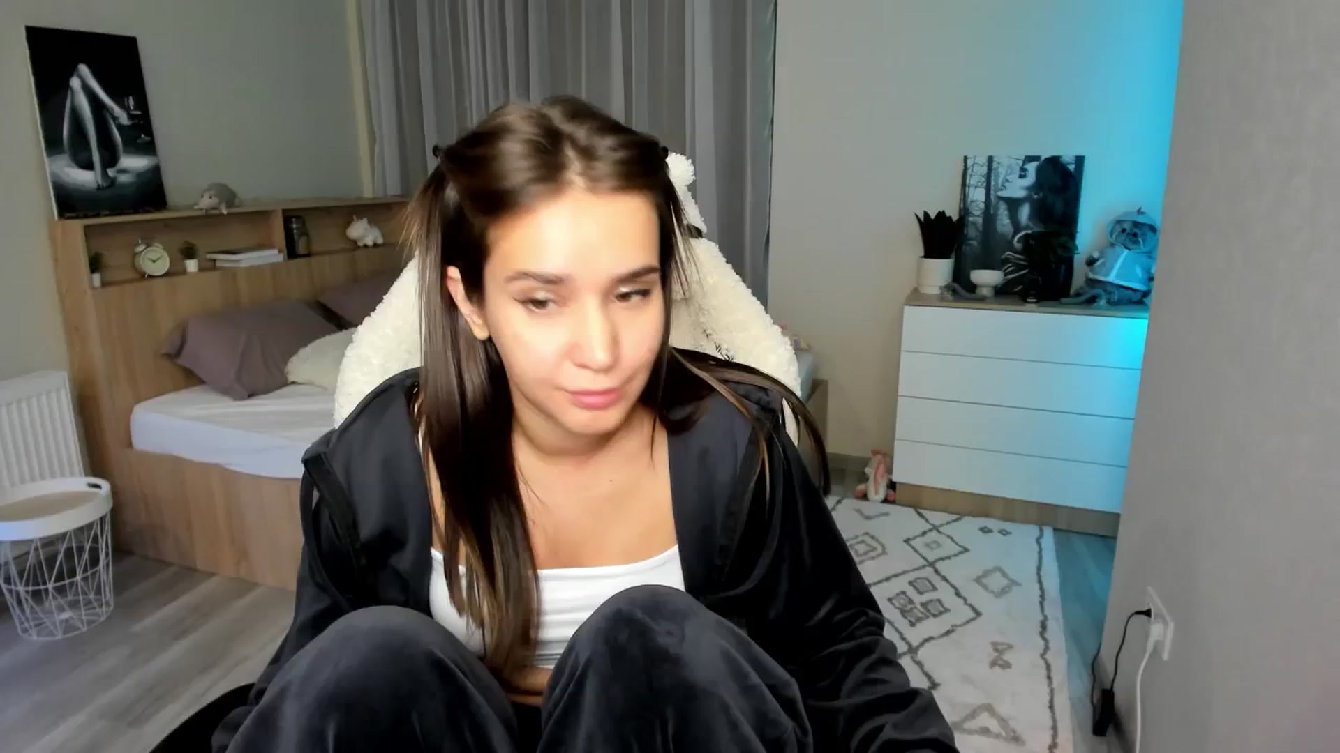 Gallery image thumbnail from Ellies_Smile's myfreecams stream on, 08/15/2024, 19:09 image 15 of 20