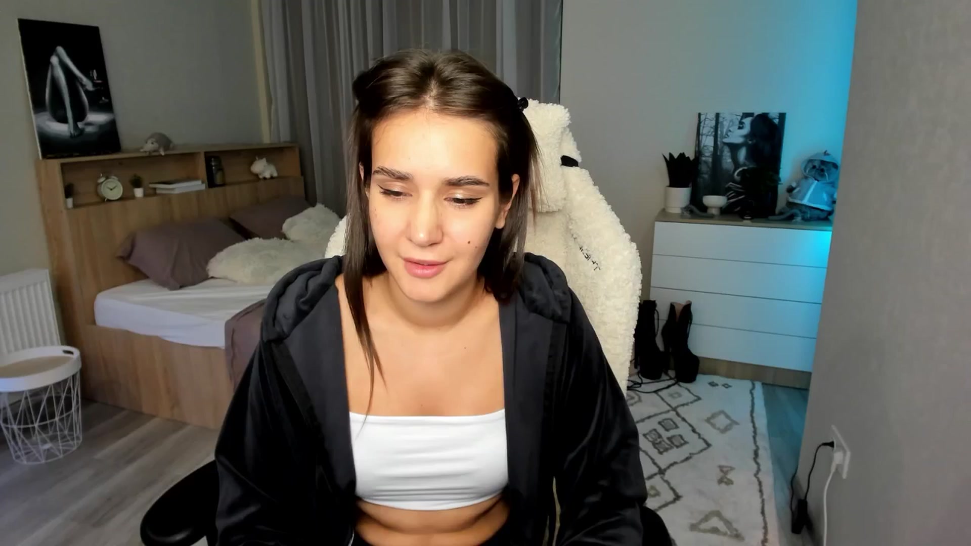Gallery image thumbnail from Ellies_Smile's myfreecams stream on, 08/15/2024, 19:09 image 6 of 20