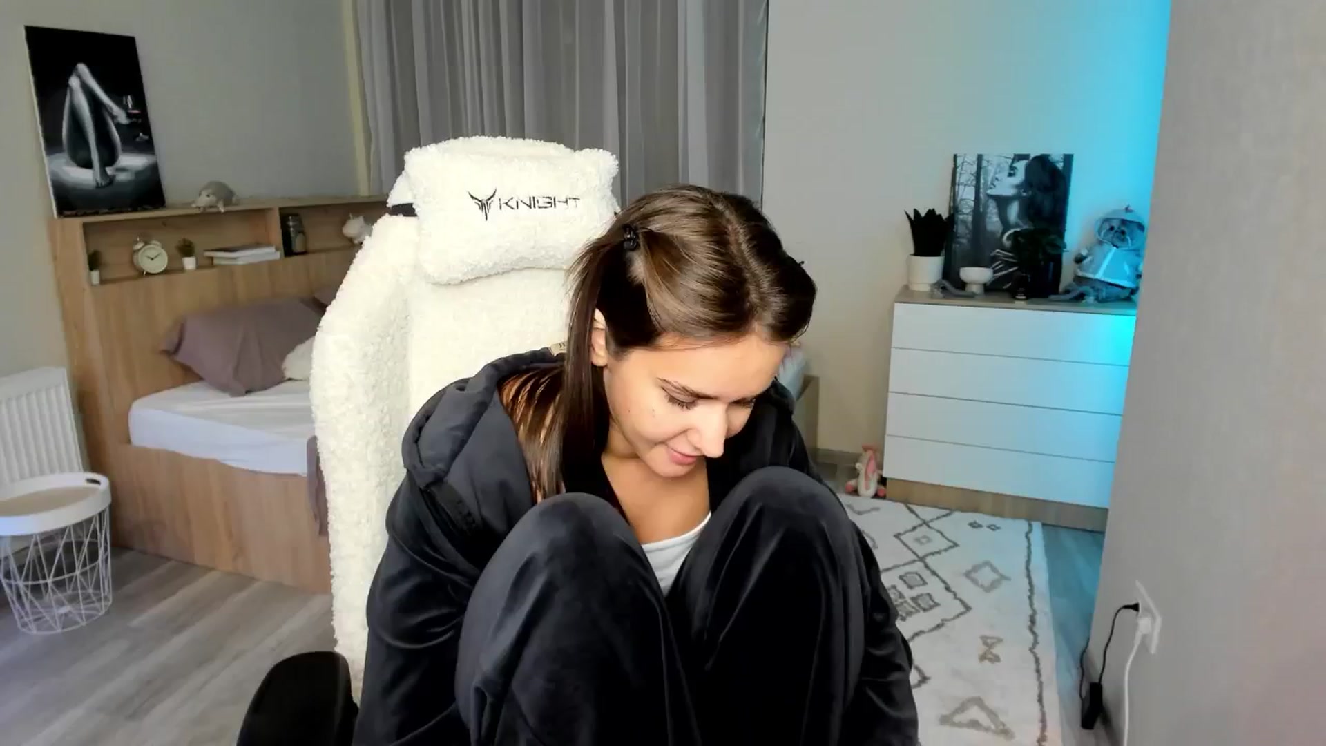 Gallery image thumbnail from Ellies_Smile's myfreecams stream on, 08/15/2024, 19:09 image 12 of 20