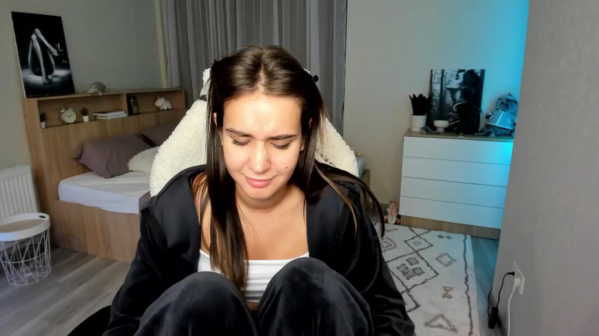 Gallery image thumbnail from Ellies_Smile's myfreecams stream on, 08/15/2024, 19:09 image 16 of 20