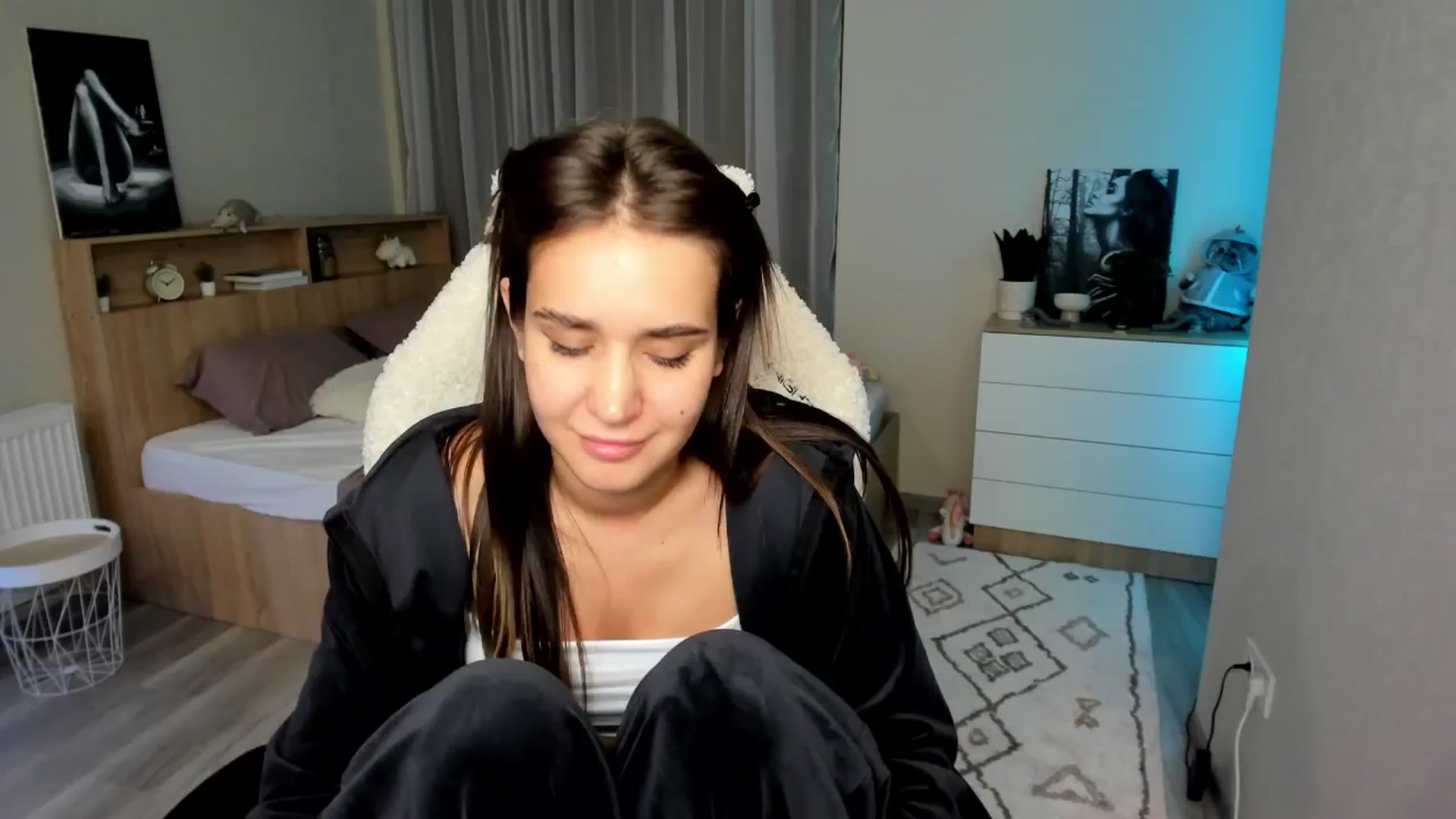 Gallery image thumbnail from Ellies_Smile's myfreecams stream on, 08/15/2024, 19:09 image 18 of 20