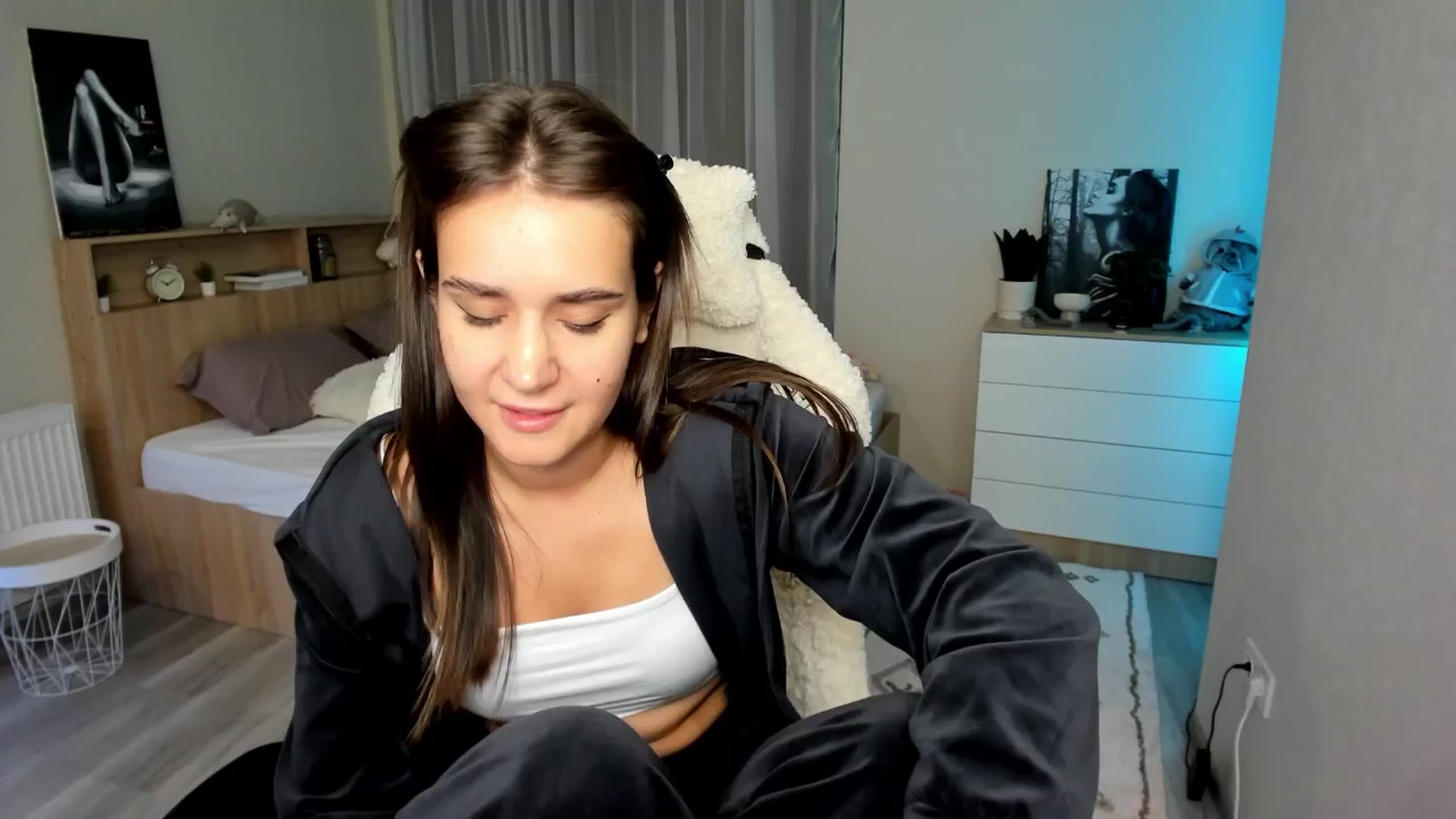 Gallery image thumbnail from Ellies_Smile's myfreecams stream on, 08/15/2024, 19:09 image 13 of 20