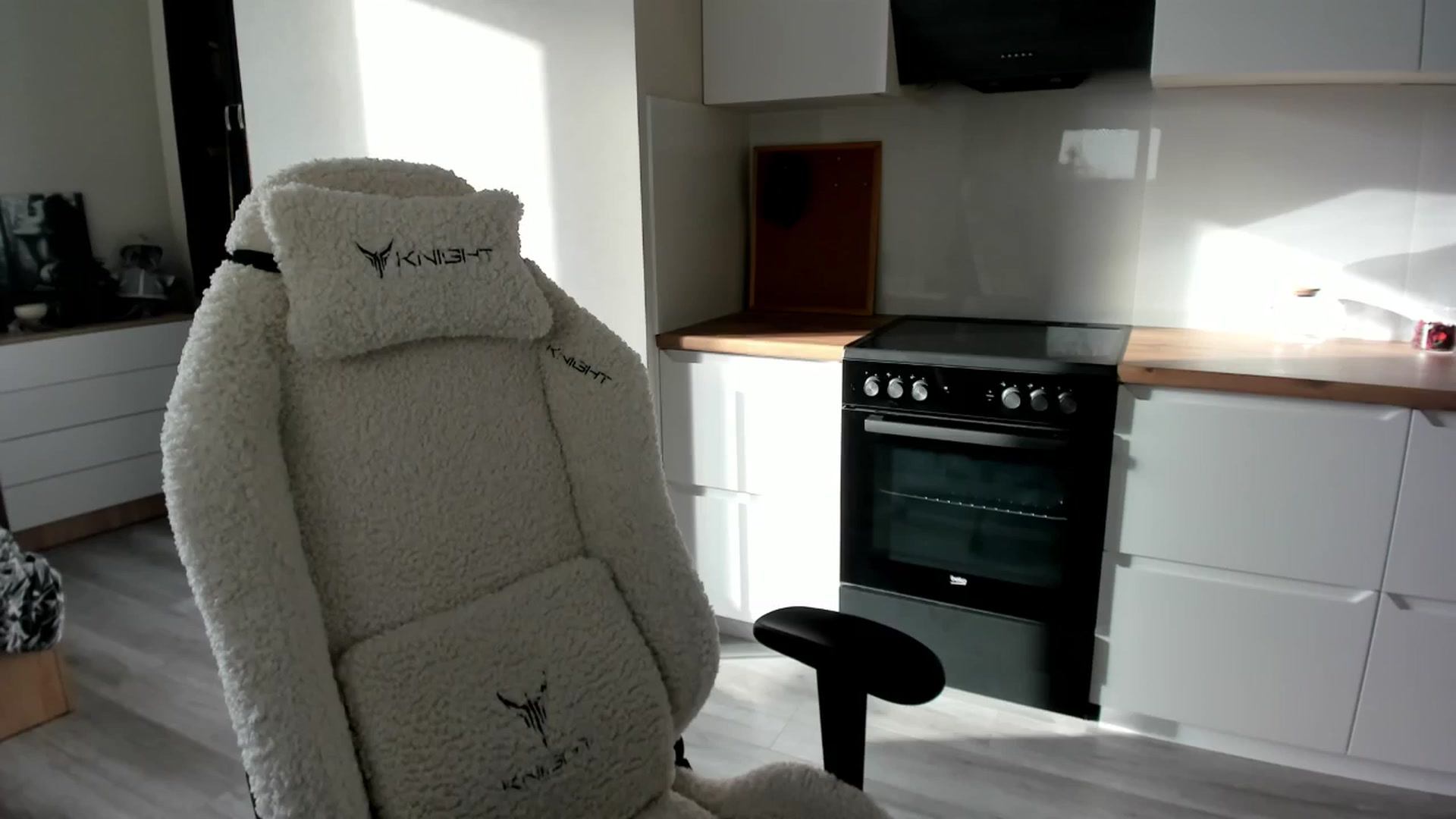 Gallery image thumbnail from Ellies_Smile's myfreecams stream on, 08/17/2024, 03:57 image 17 of 20