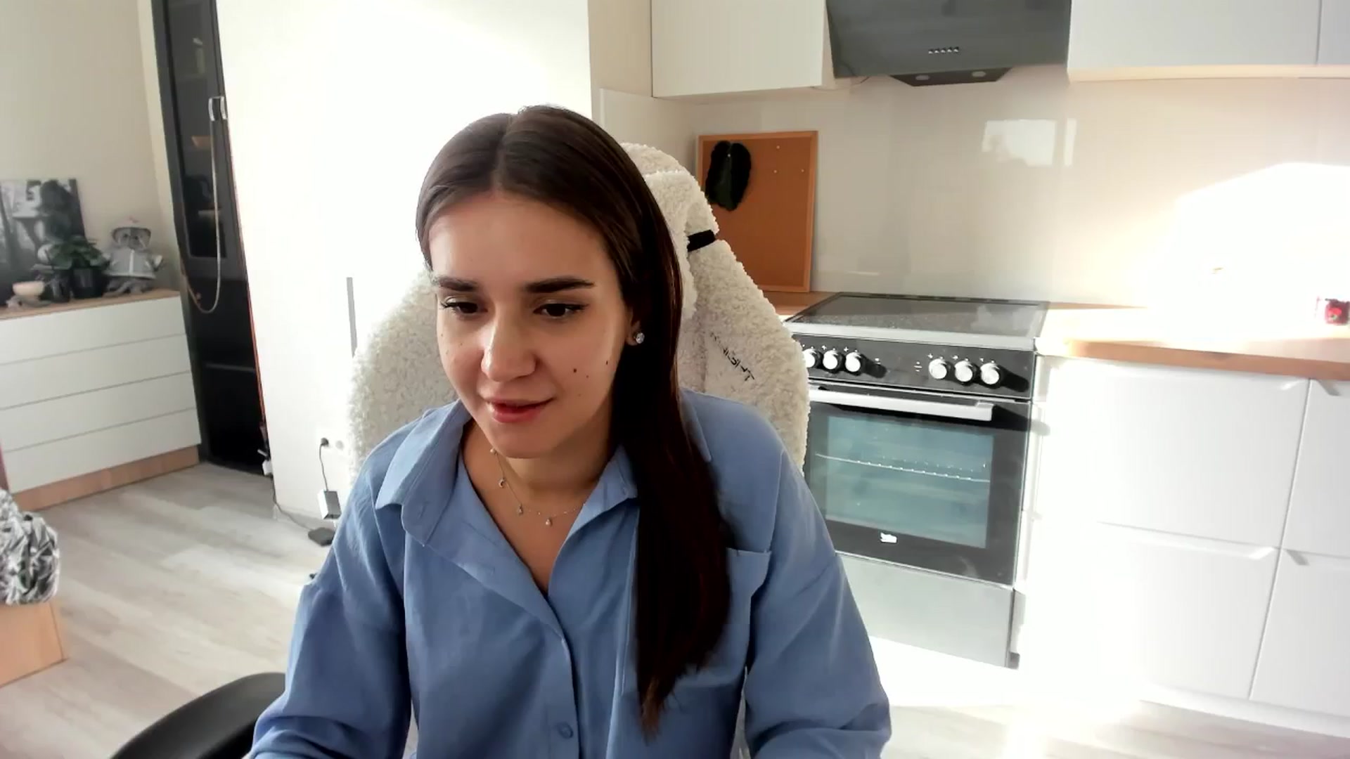 Gallery image thumbnail from Ellies_Smile's myfreecams stream on, 08/17/2024, 03:57 image 18 of 20