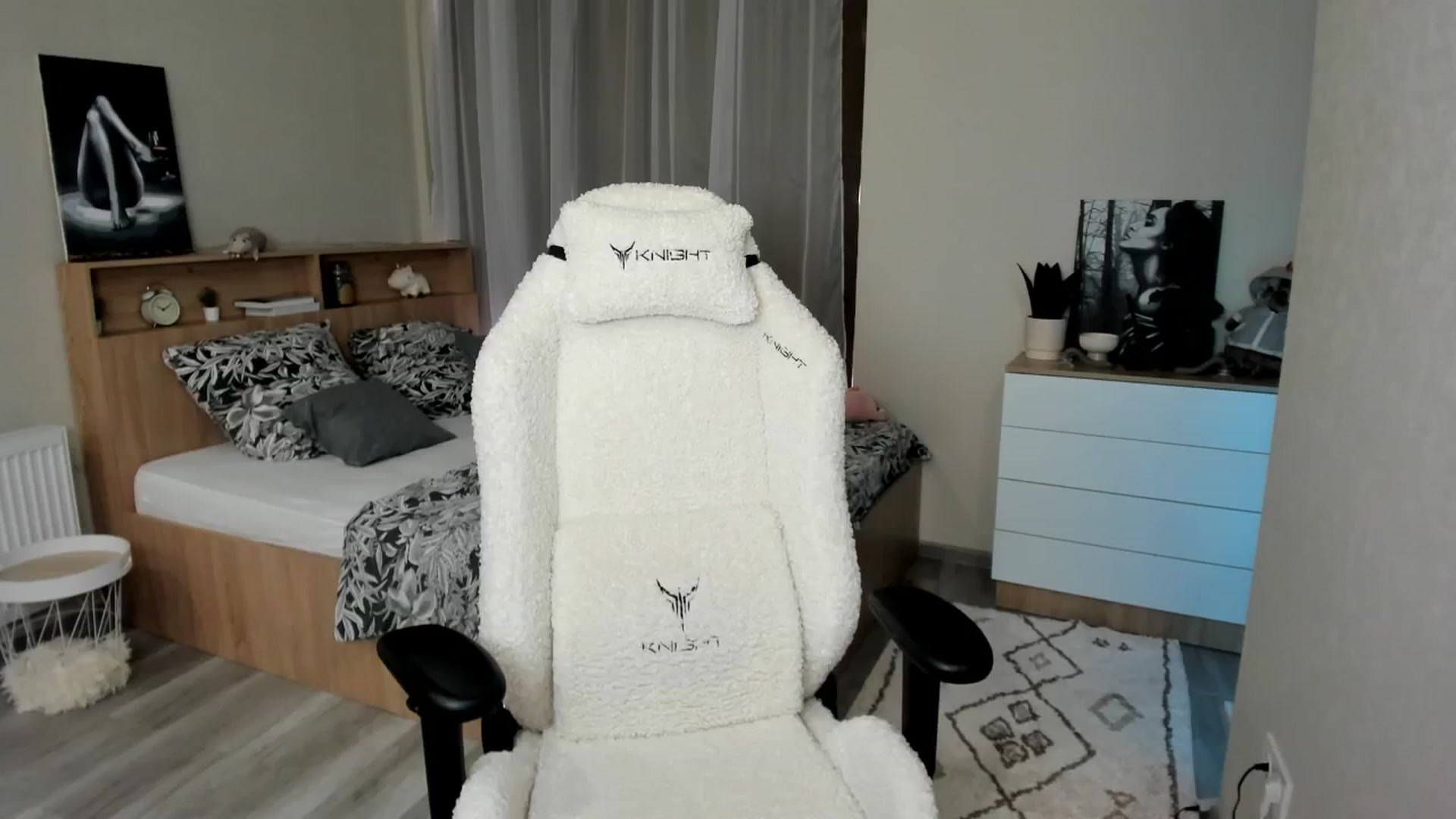 Gallery image thumbnail from Ellies_Smile's myfreecams stream on, 09/07/2024, 06:14 image 5 of 20