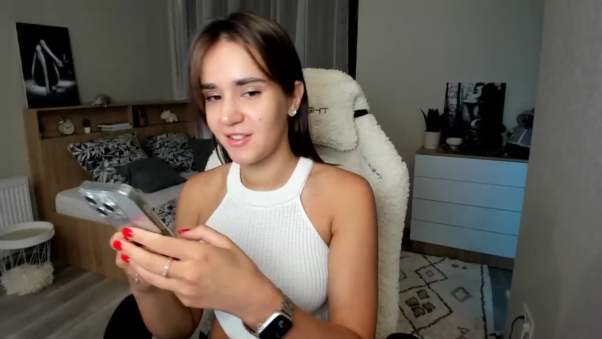 Gallery image thumbnail from Ellies_Smile's myfreecams stream on, 09/07/2024, 06:14 image 6 of 20