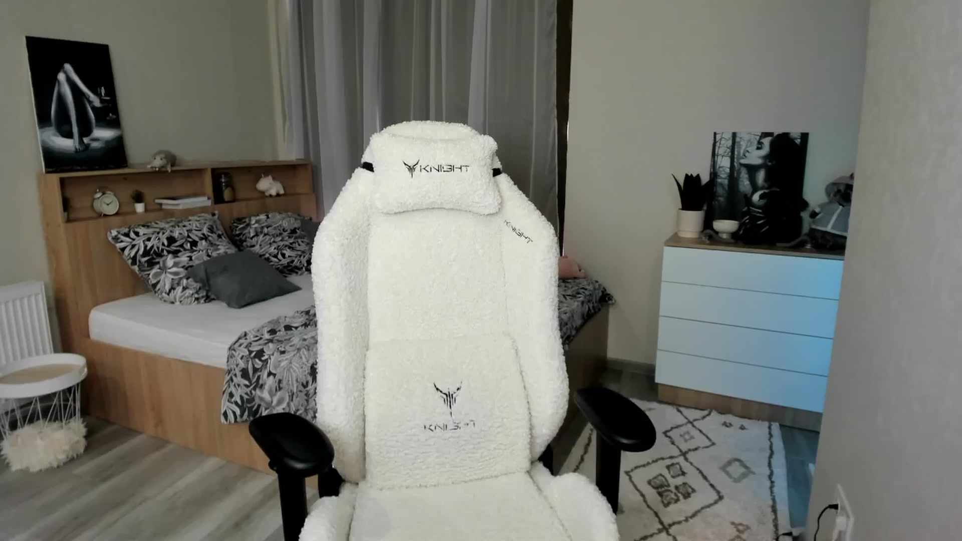 Gallery image thumbnail from Ellies_Smile's myfreecams stream on, 09/07/2024, 06:14 image 3 of 20