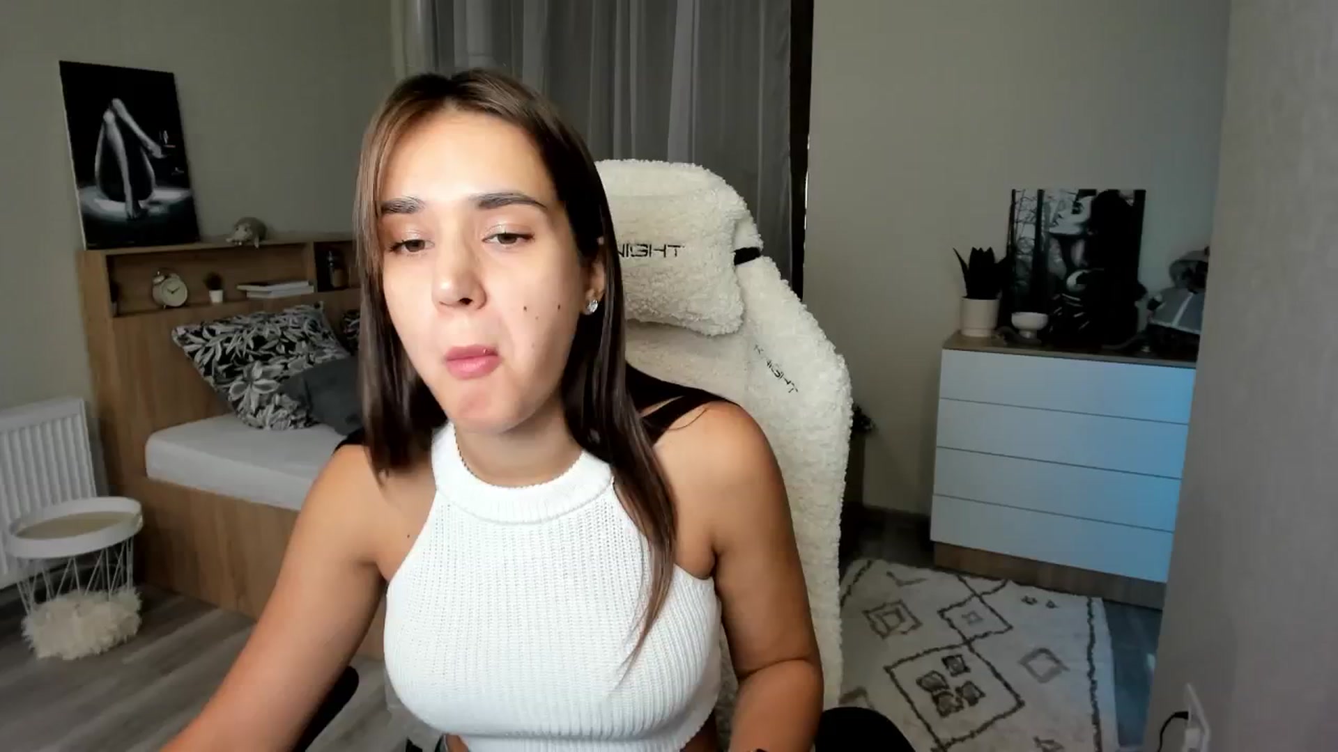 Gallery image thumbnail from Ellies_Smile's myfreecams stream on, 09/07/2024, 07:37 image 3 of 20