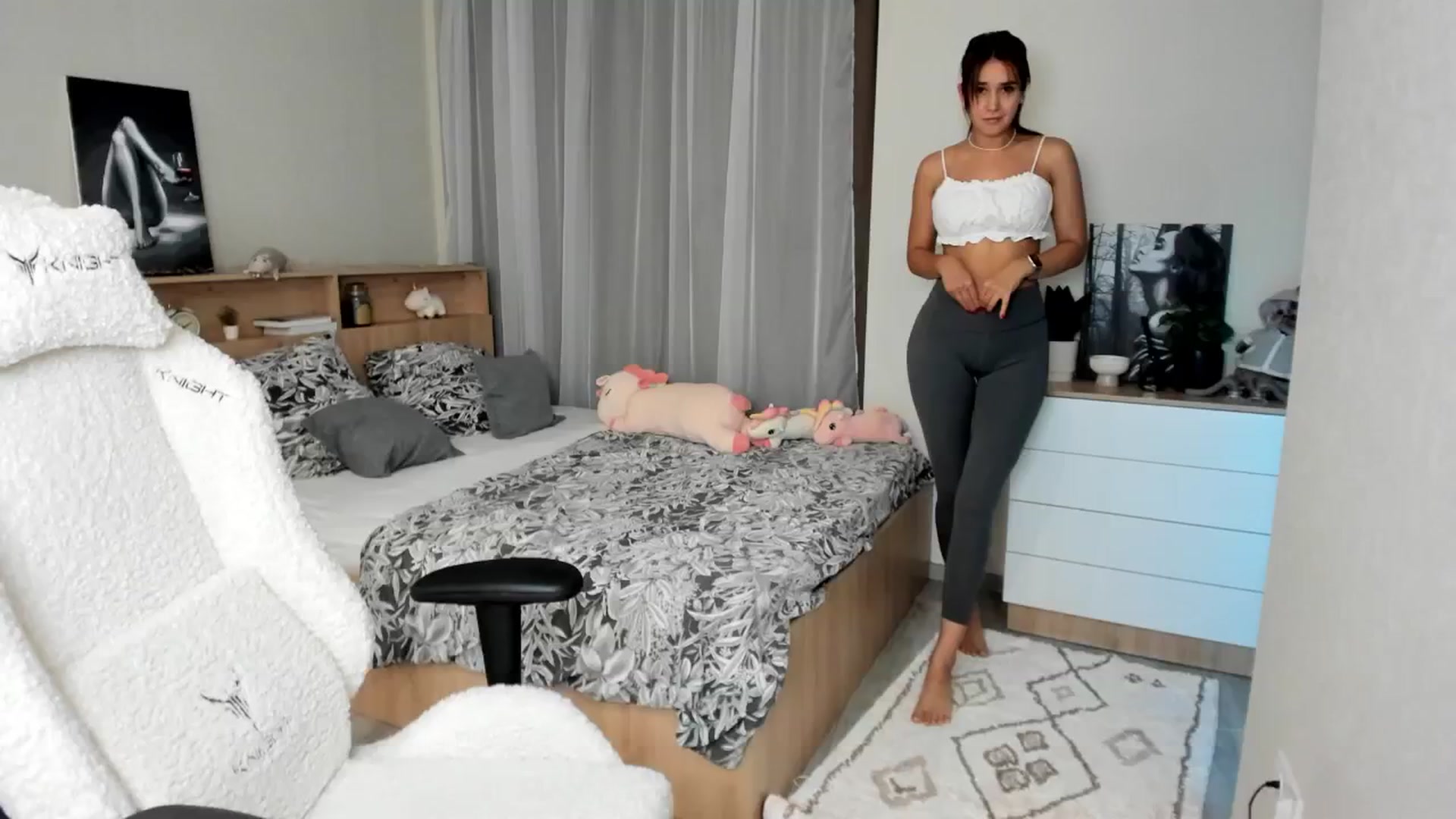 Gallery image thumbnail from Ellies_Smile's myfreecams stream on, 09/28/2024, 18:55 image 2 of 20