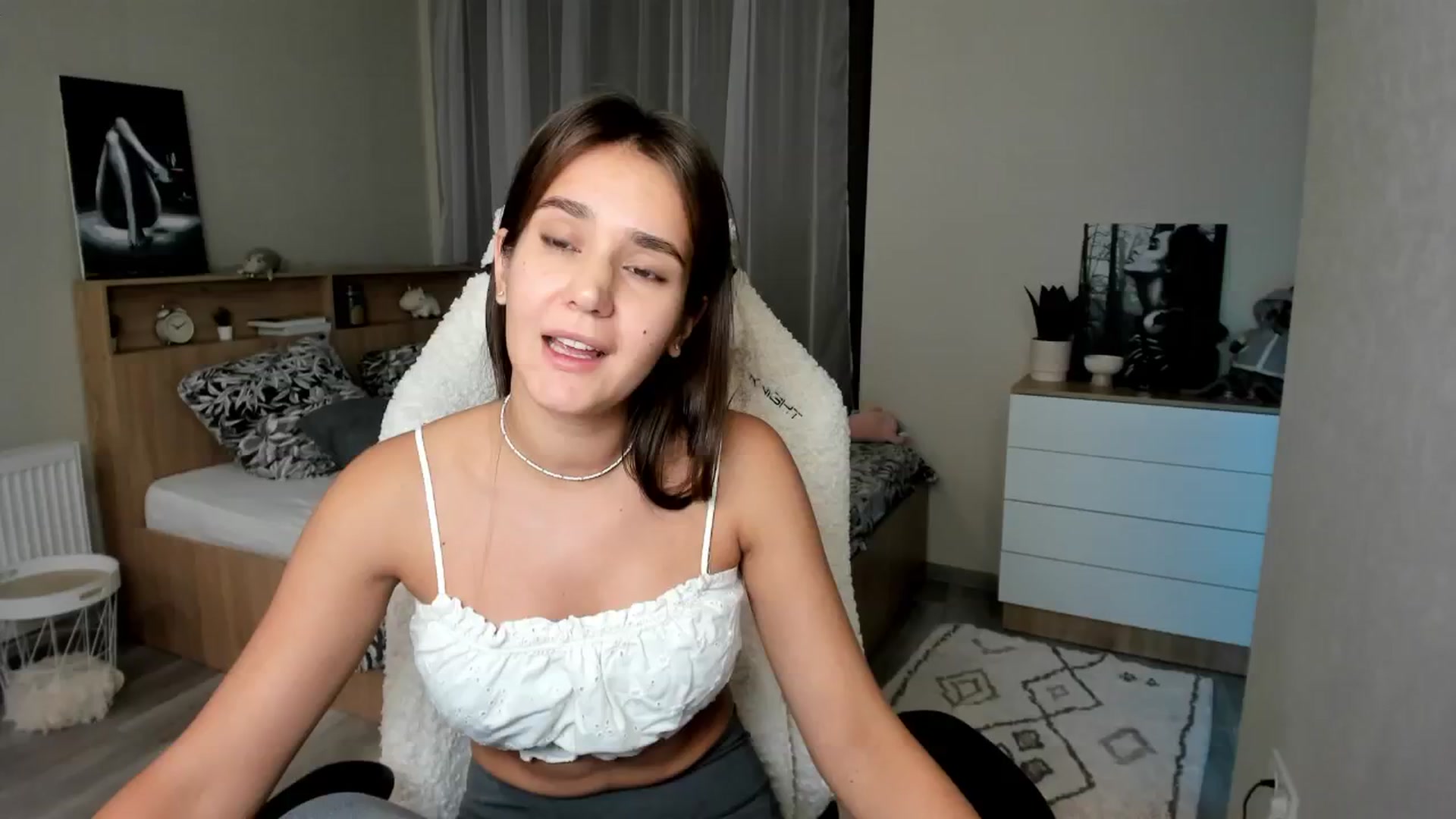 Gallery image thumbnail from Ellies_Smile's myfreecams stream on, 09/28/2024, 18:55 image 1 of 20