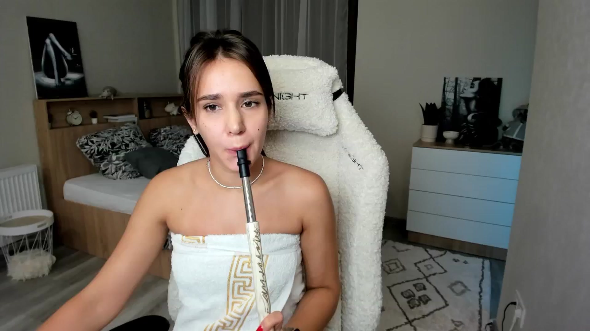 Gallery image thumbnail from Ellies_Smile's myfreecams stream on, 09/28/2024, 20:22 image 18 of 20