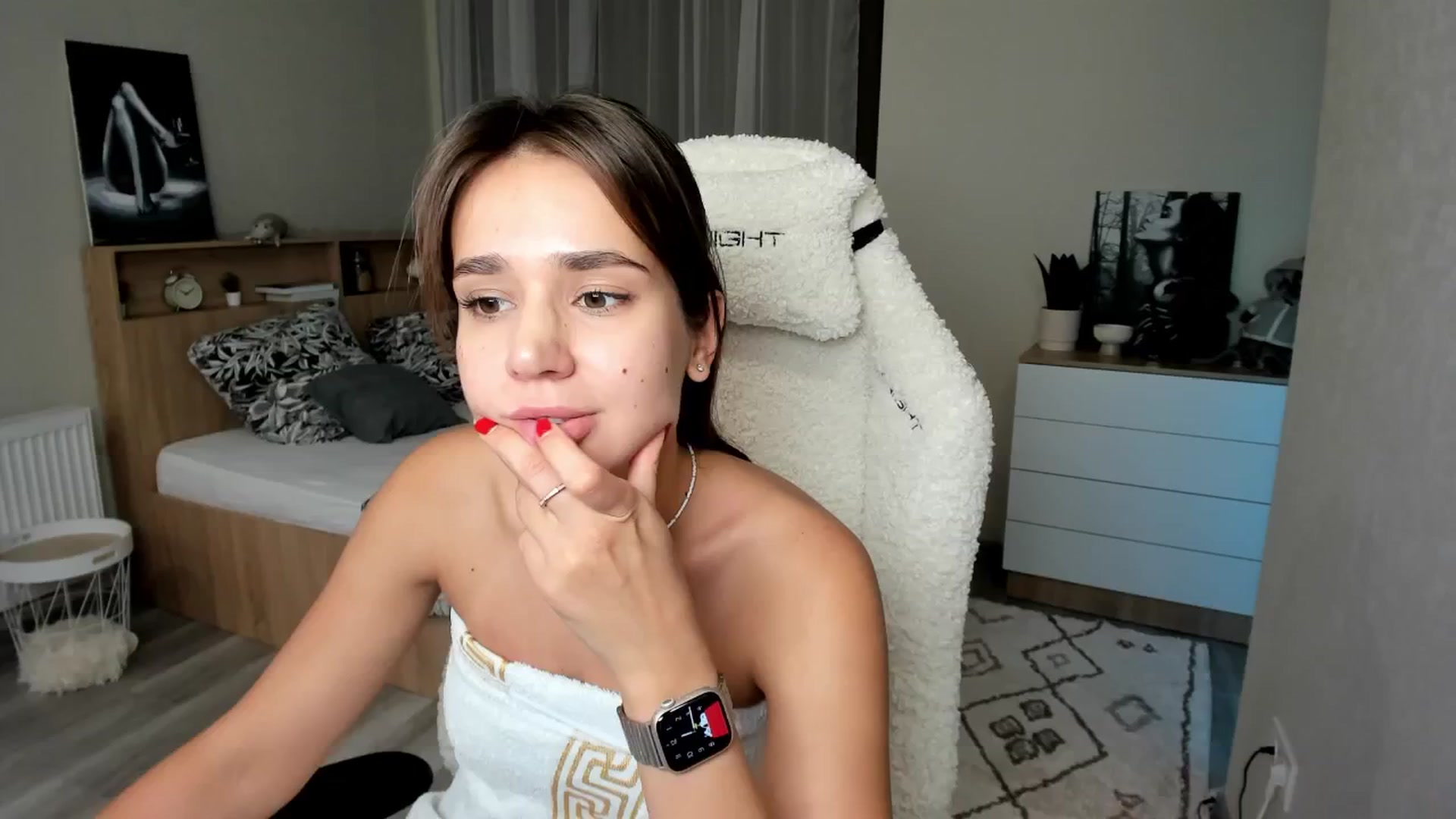 Gallery image thumbnail from Ellies_Smile's myfreecams stream on, 09/28/2024, 20:22 image 19 of 20