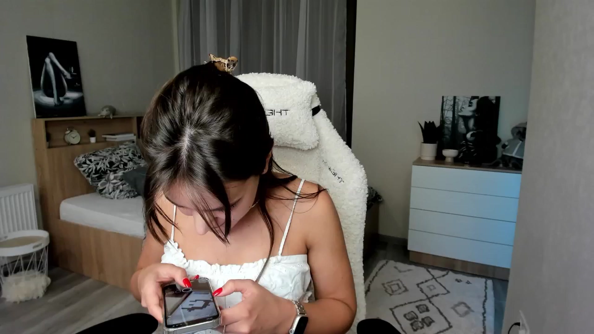 Gallery image thumbnail from Ellies_Smile's myfreecams stream on, 09/28/2024, 21:39 image 16 of 20