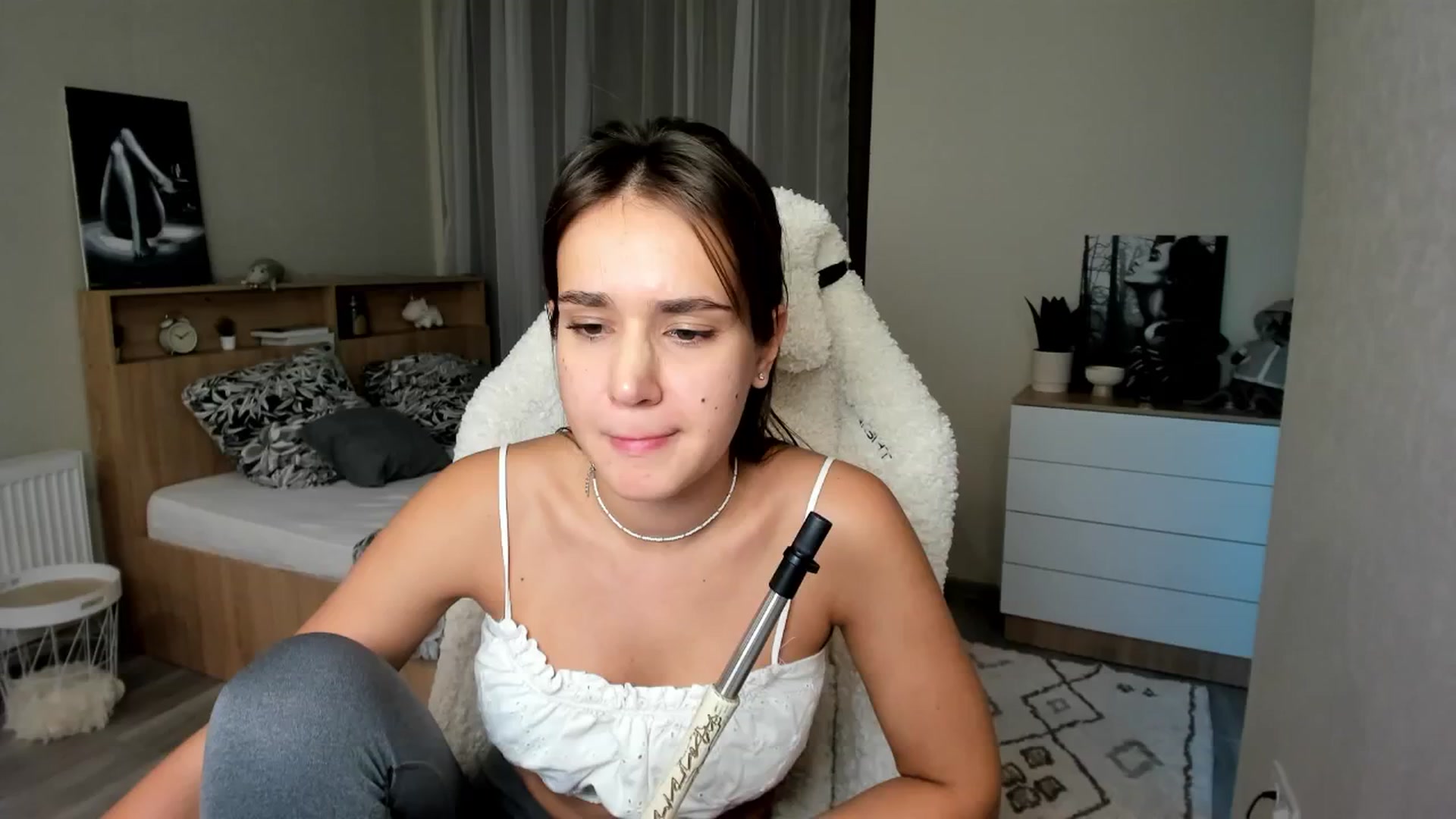 Gallery image thumbnail from Ellies_Smile's myfreecams stream on, 09/28/2024, 21:39 image 10 of 20