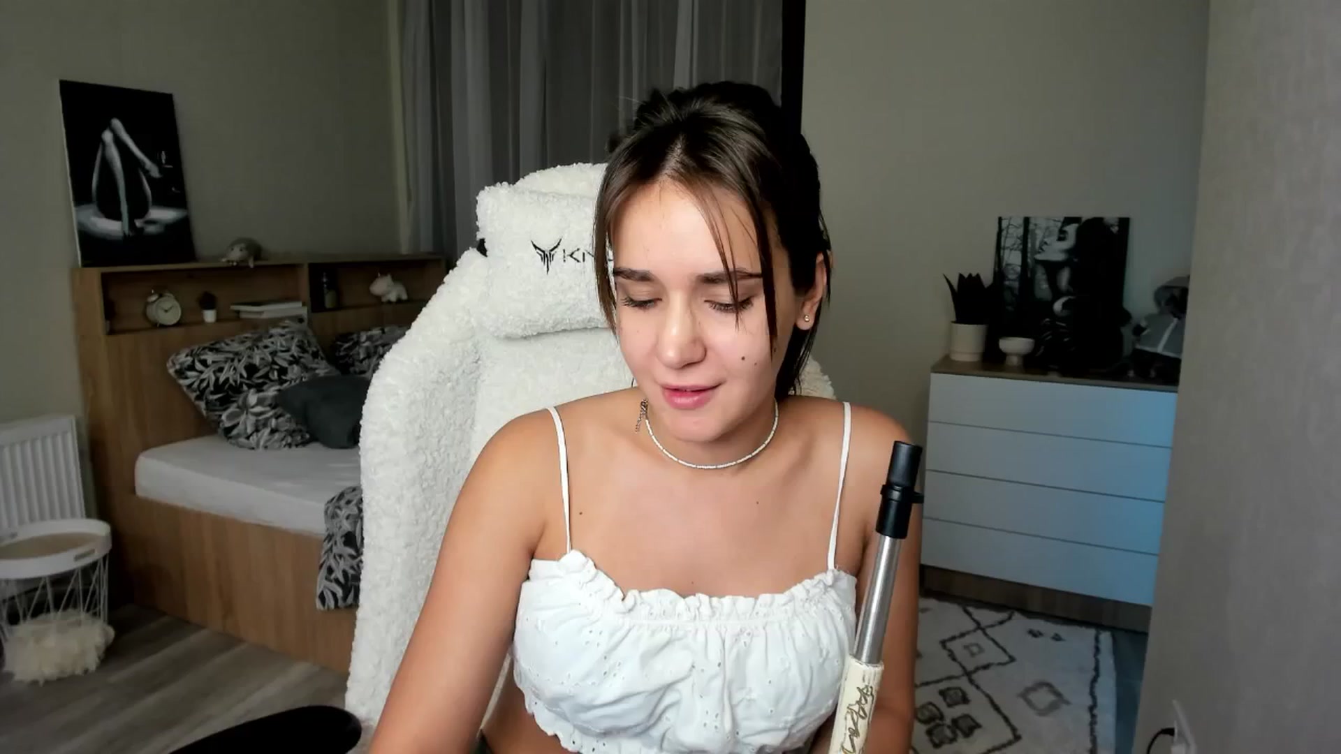 Gallery image thumbnail from Ellies_Smile's myfreecams stream on, 09/28/2024, 21:39 image 13 of 20