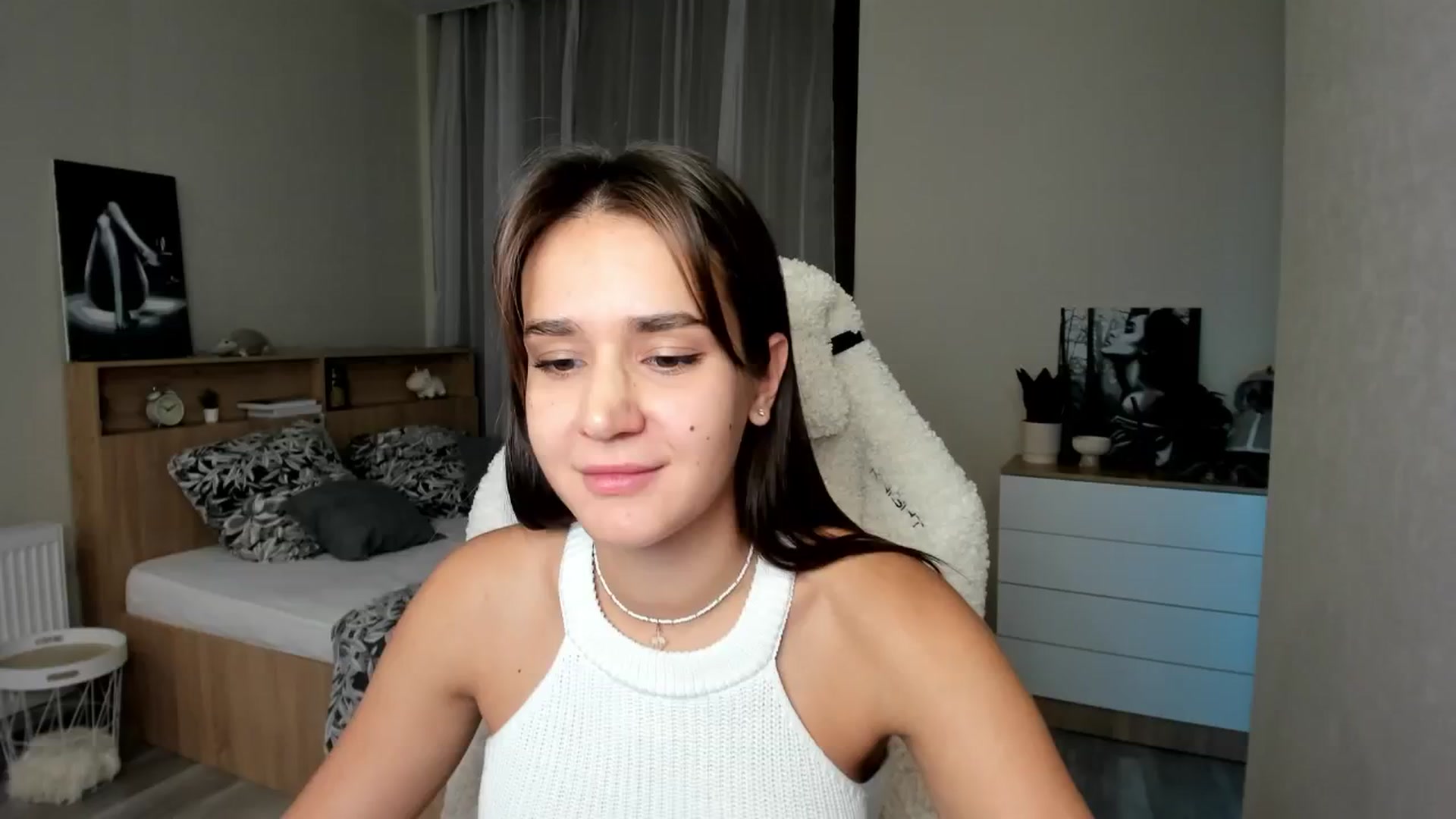 Gallery image thumbnail from Ellies_Smile's myfreecams stream on, 09/29/2024, 18:26 image 17 of 20
