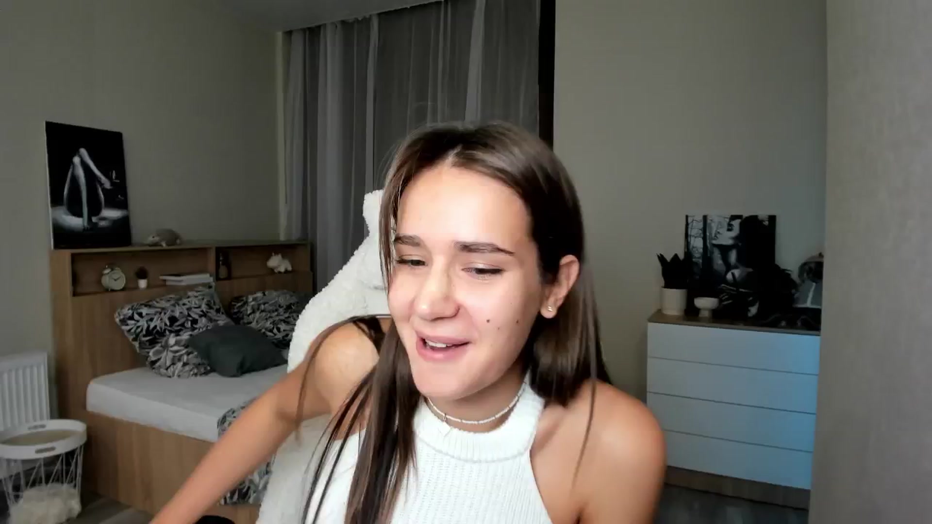 Gallery image thumbnail from Ellies_Smile's myfreecams stream on, 09/29/2024, 18:26 image 14 of 20