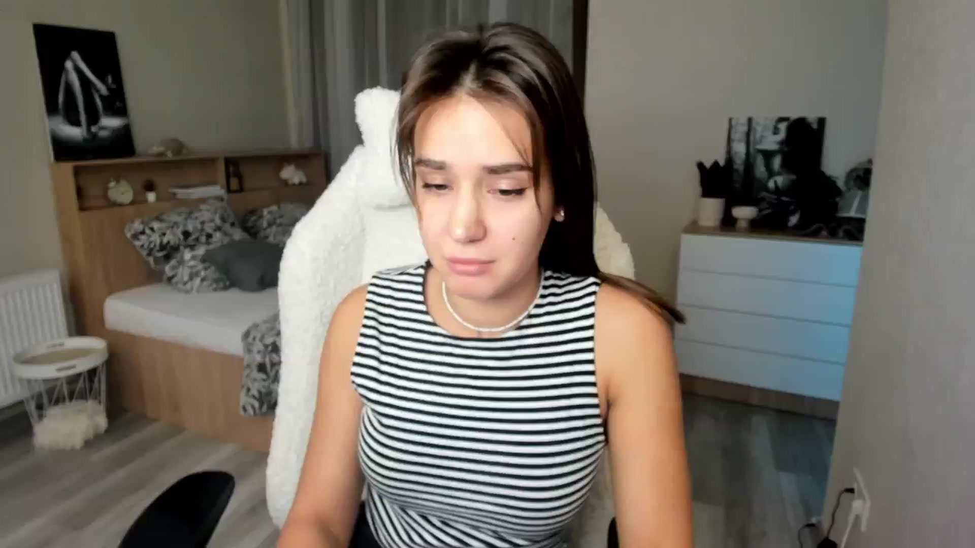 Gallery image thumbnail from Ellies_Smile's myfreecams stream on, 09/30/2024, 16:37 image 10 of 20