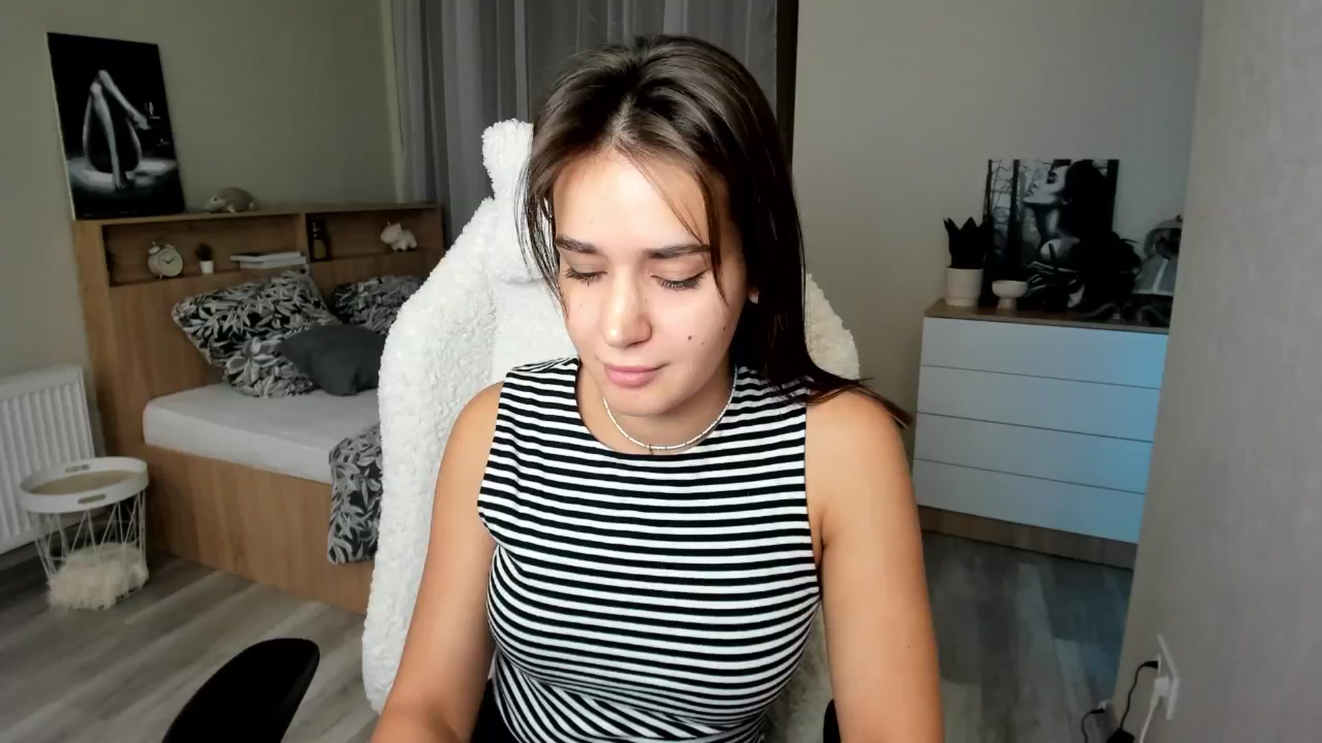 Gallery image thumbnail from Ellies_Smile's myfreecams stream on, 09/30/2024, 16:37 image 12 of 20