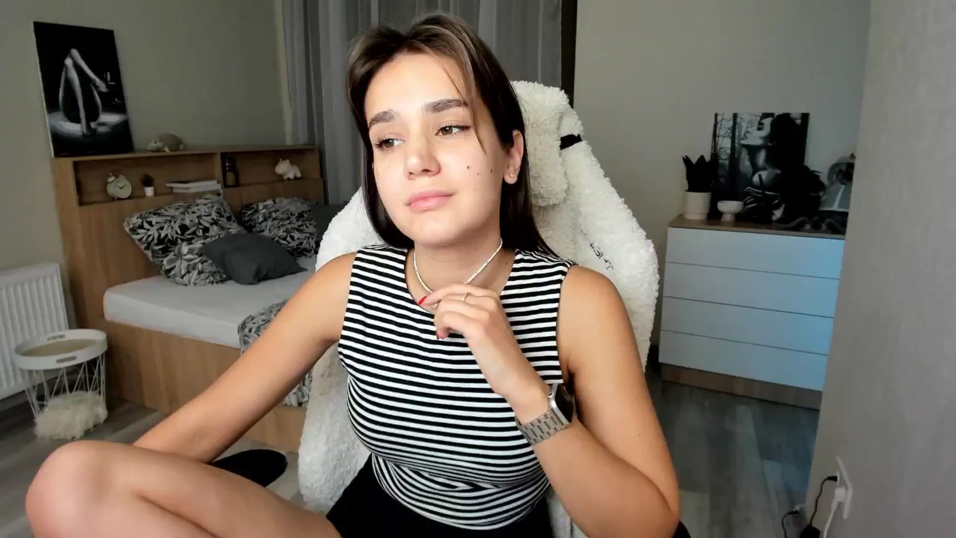 Gallery image thumbnail from Ellies_Smile's myfreecams stream on, 09/30/2024, 16:37 image 15 of 20