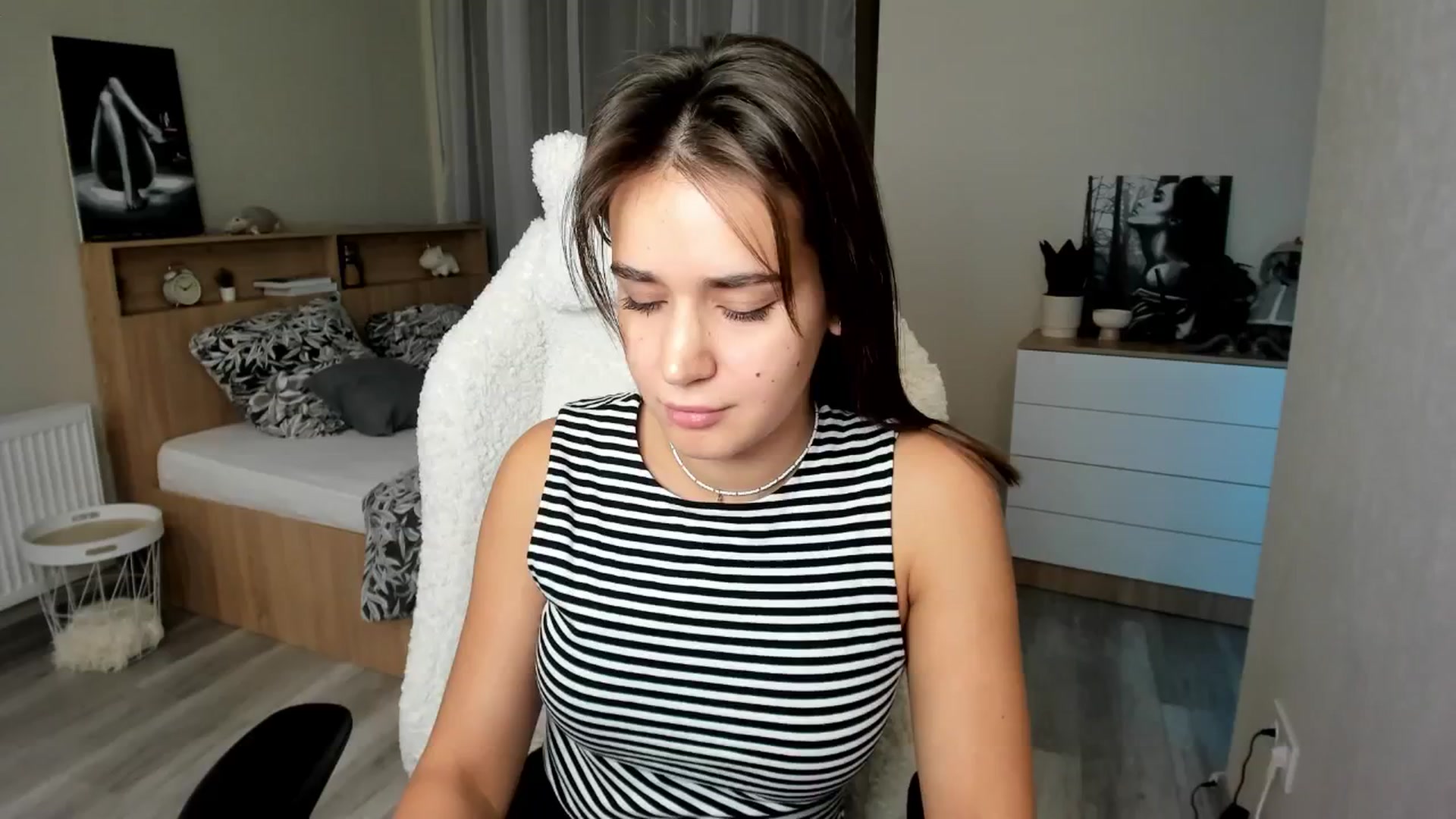 Gallery image thumbnail from Ellies_Smile's myfreecams stream on, 09/30/2024, 16:37 image 11 of 20
