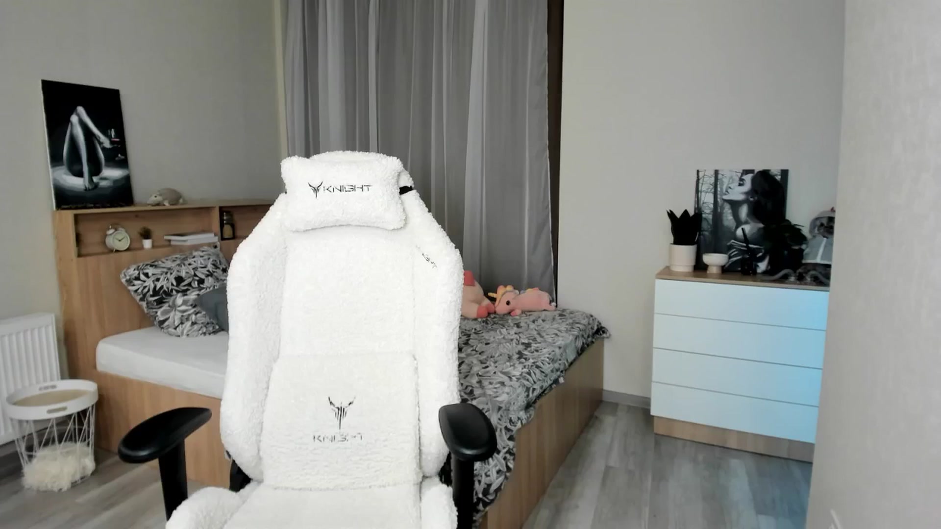 Gallery image thumbnail from Ellies_Smile's myfreecams stream on, 09/30/2024, 16:37 image 18 of 20