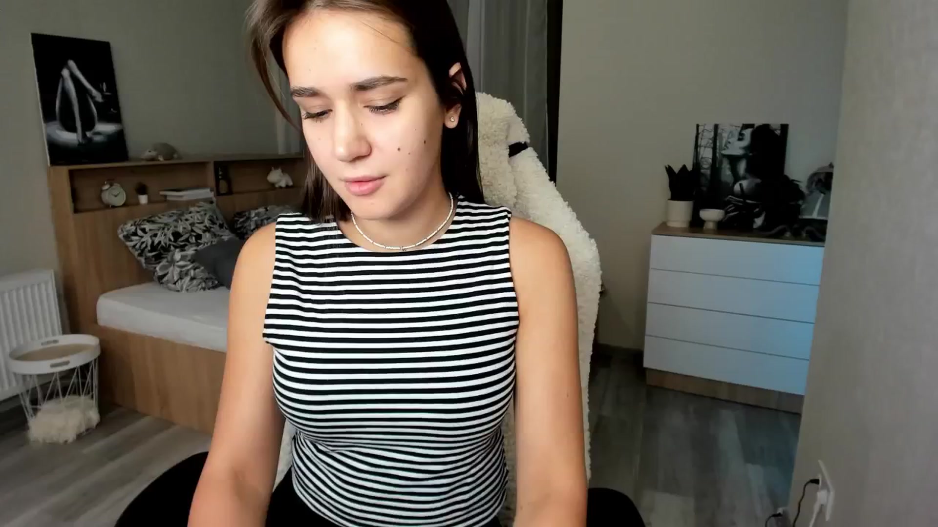 Gallery image thumbnail from Ellies_Smile's myfreecams stream on, 09/30/2024, 17:04 image 13 of 20