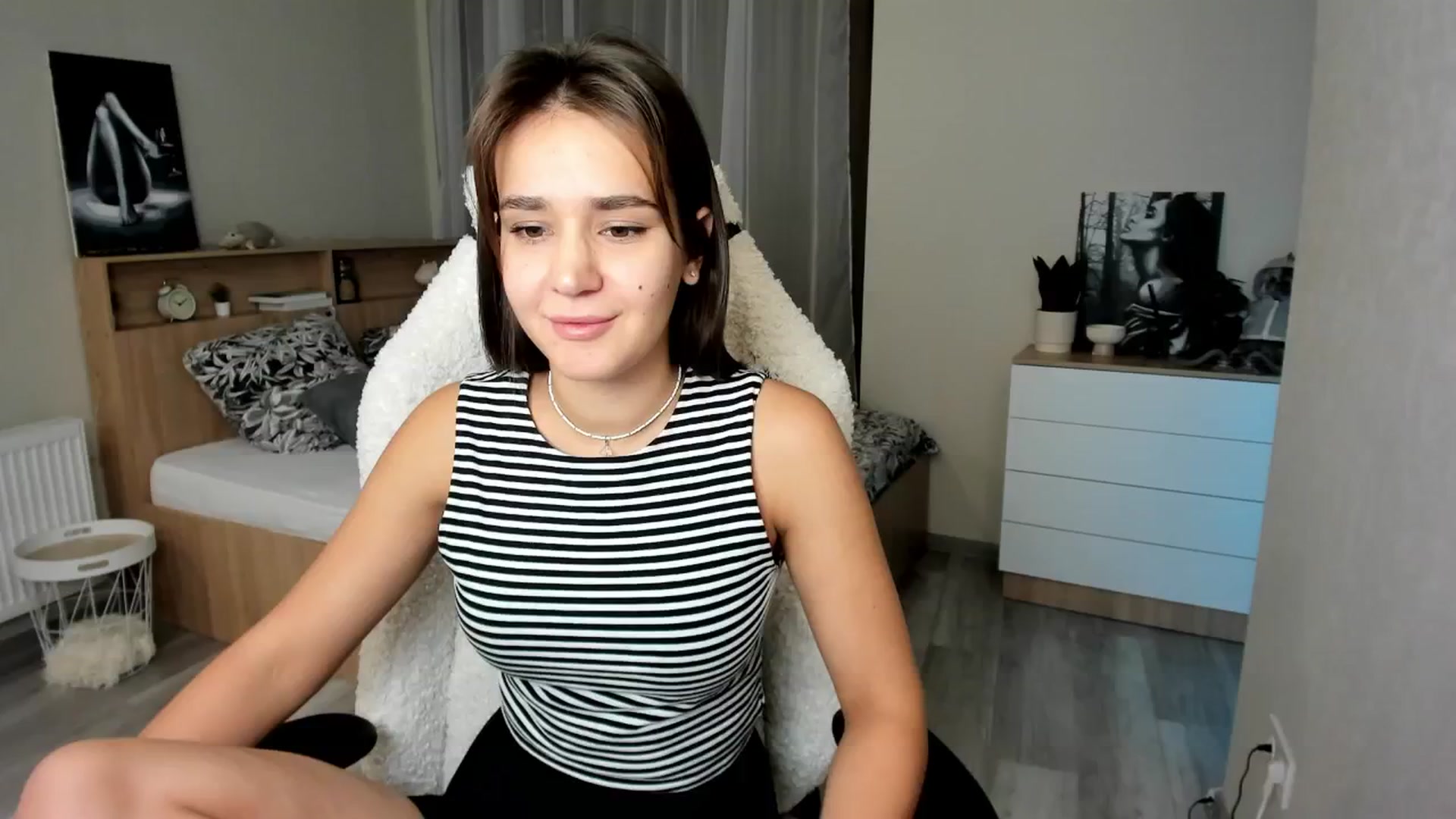 Gallery image thumbnail from Ellies_Smile's myfreecams stream on, 09/30/2024, 17:04 image 5 of 20