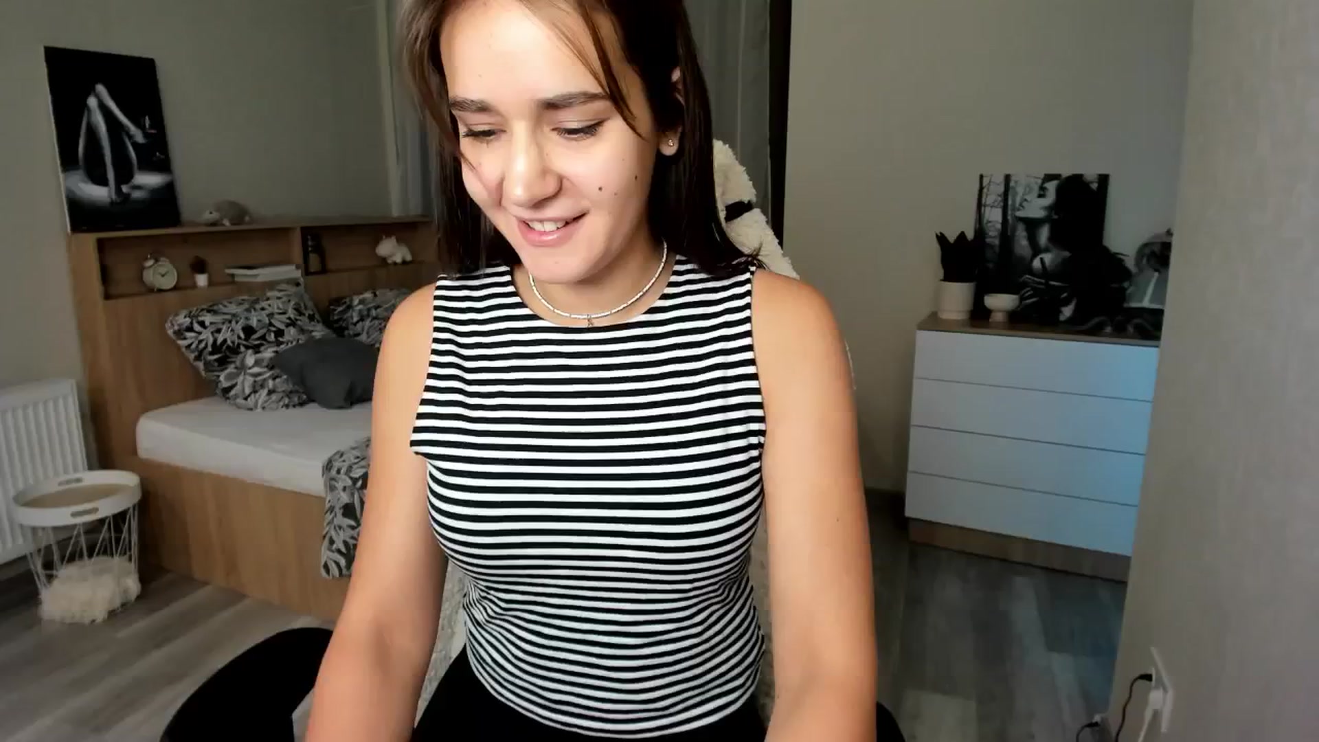 Gallery image thumbnail from Ellies_Smile's myfreecams stream on, 09/30/2024, 17:04 image 8 of 20