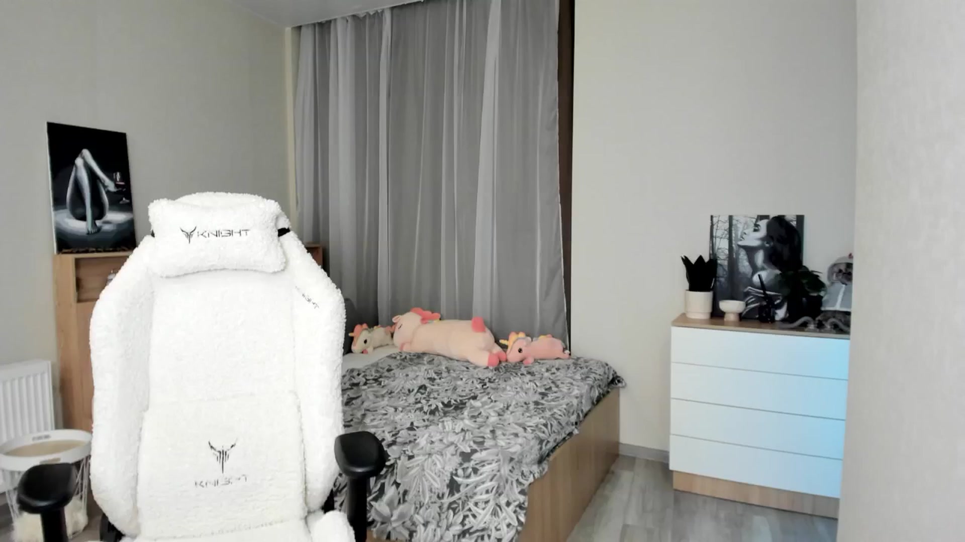 Gallery image thumbnail from Ellies_Smile's myfreecams stream on, 09/30/2024, 17:17 image 20 of 20
