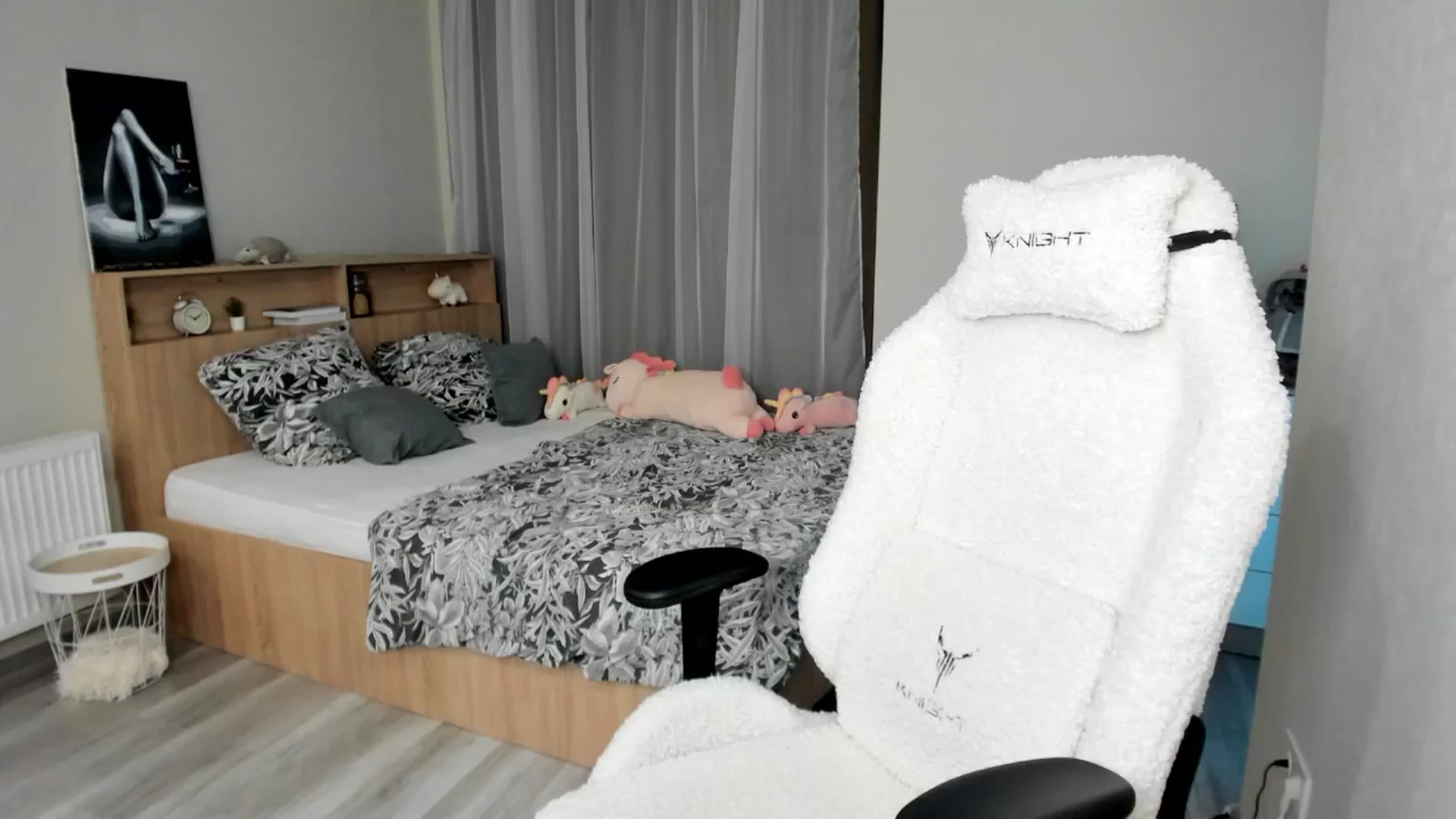 Gallery image thumbnail from Ellies_Smile's myfreecams stream on, 09/30/2024, 17:17 image 14 of 20