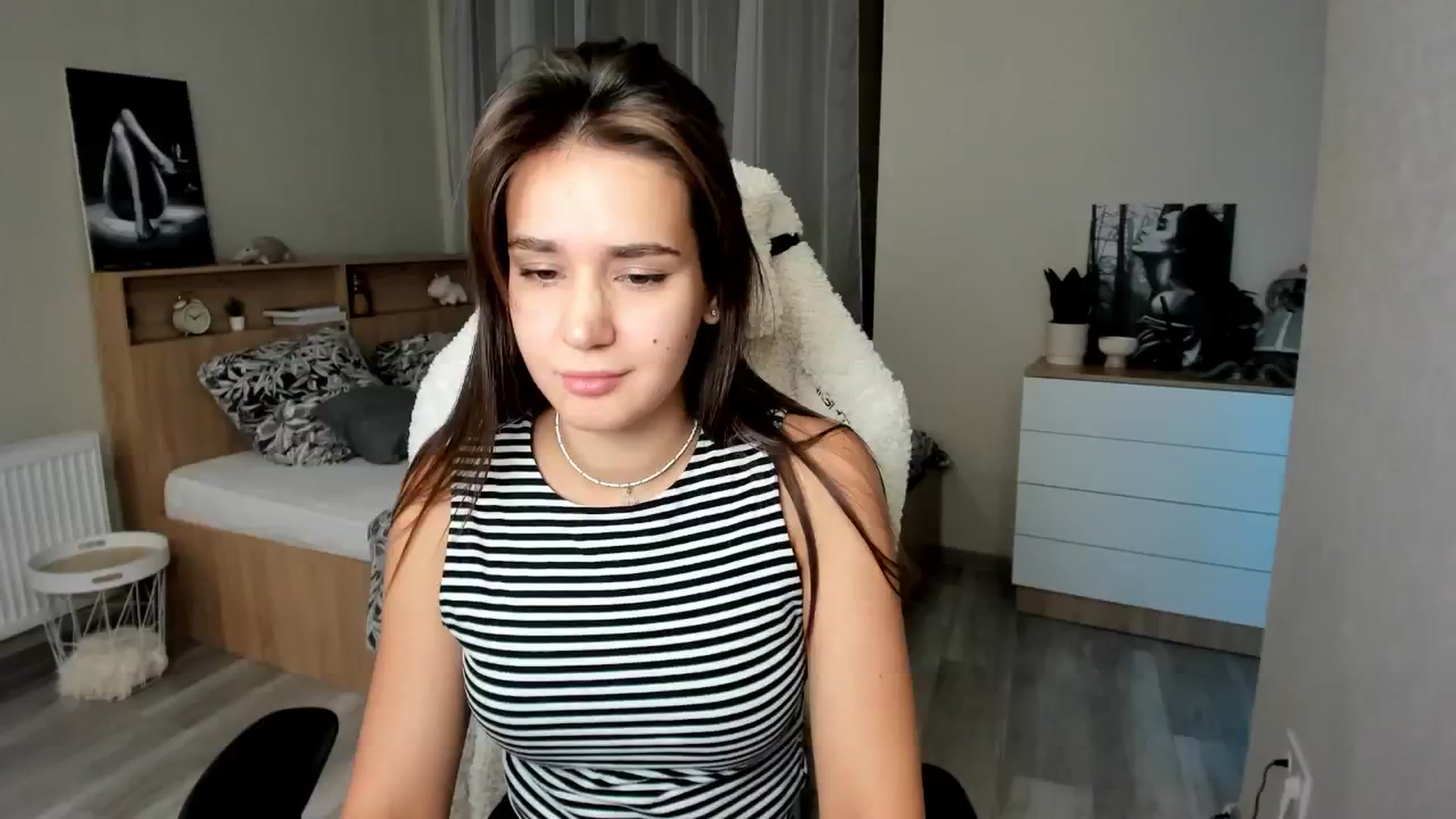 Gallery image thumbnail from Ellies_Smile's myfreecams stream on, 09/30/2024, 17:17 image 5 of 20