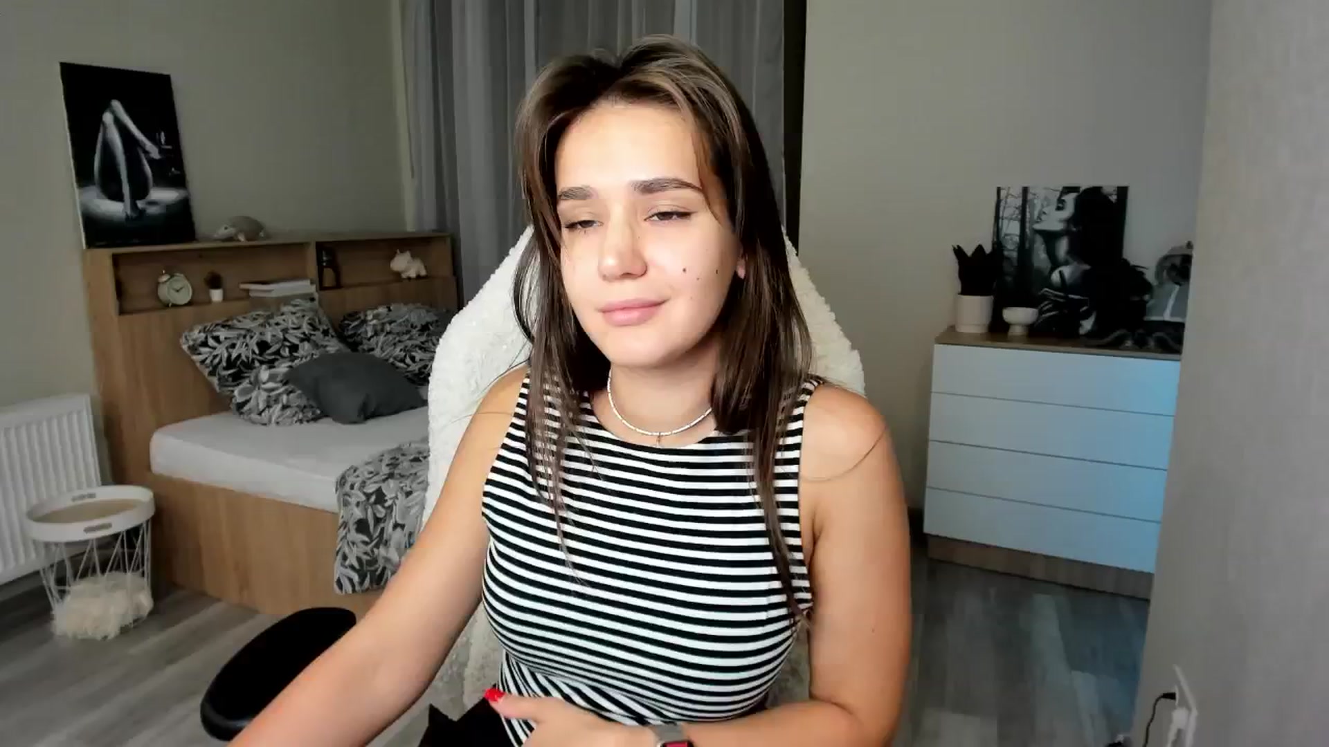 Gallery image thumbnail from Ellies_Smile's myfreecams stream on, 09/30/2024, 17:17 image 8 of 20
